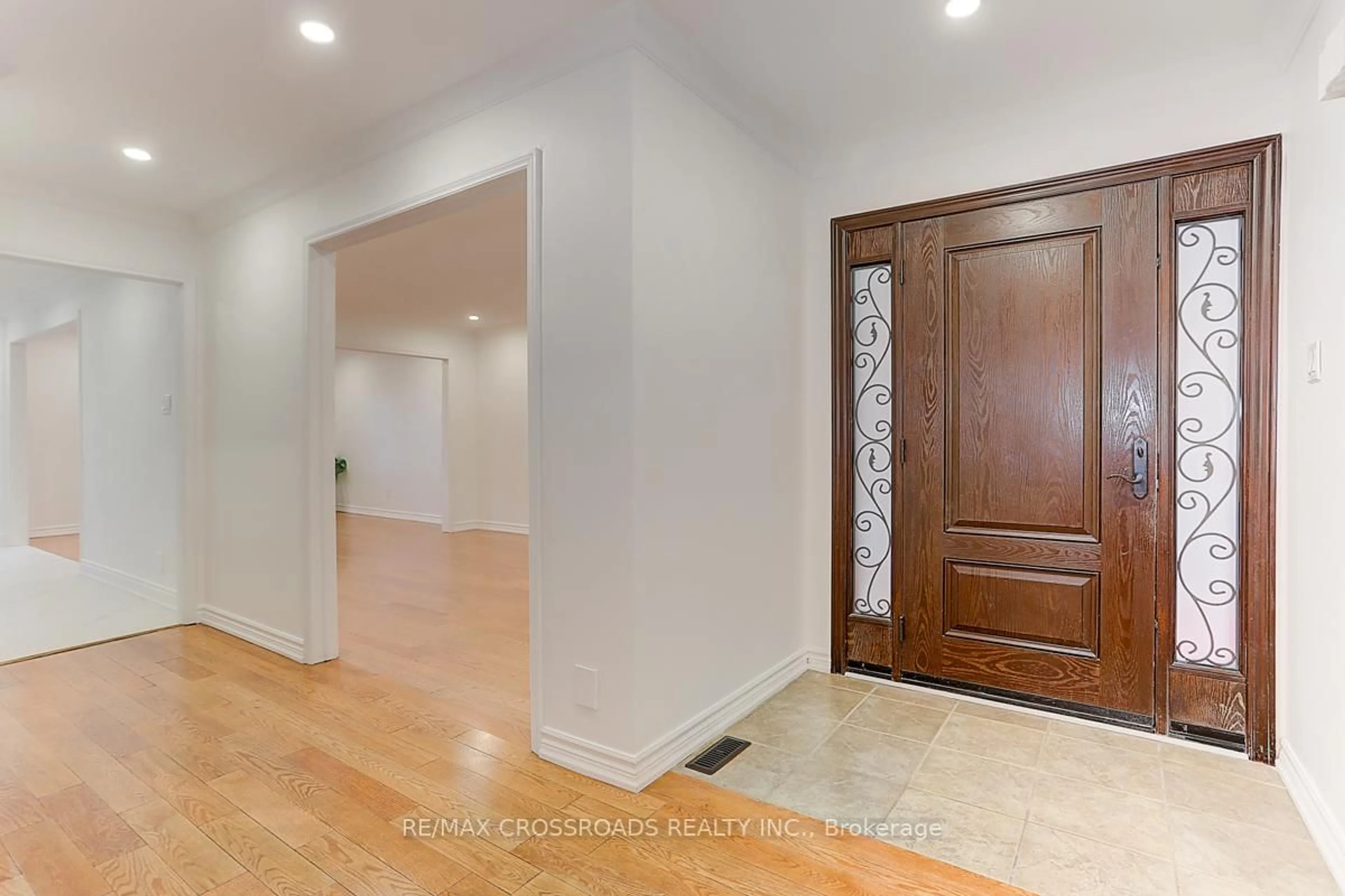 Indoor entryway for 125 Green Bush Cres, Vaughan Ontario L4J 5M3