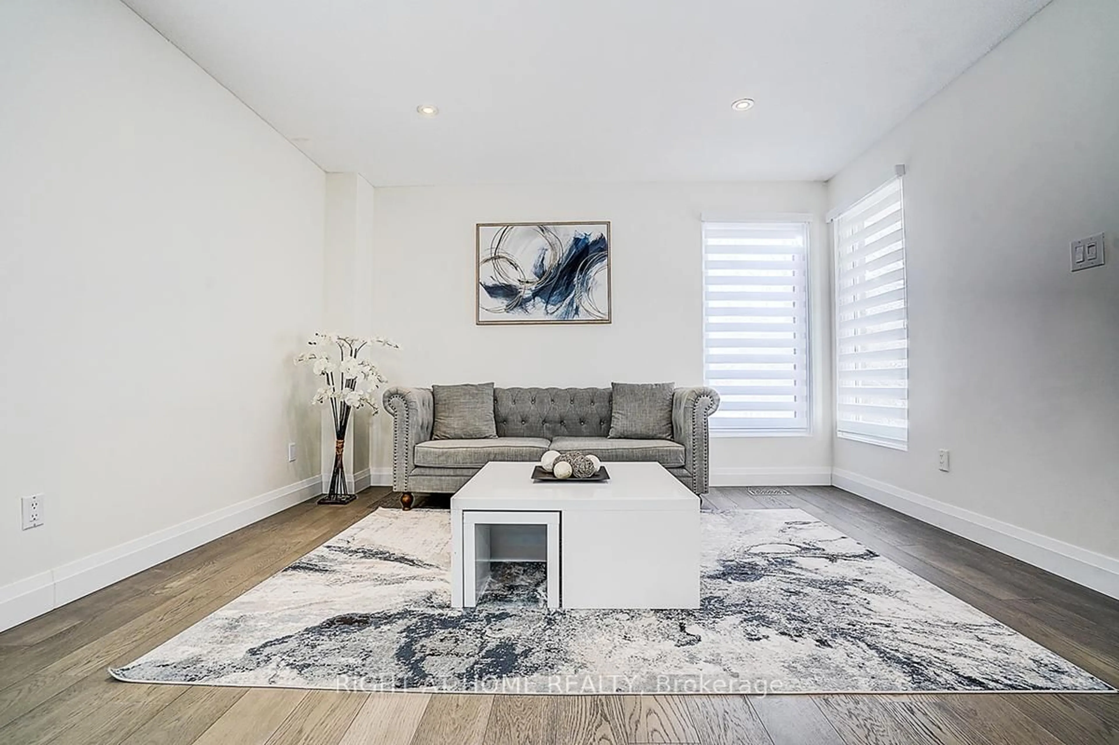 Living room with furniture, unknown for 32 Macauley Dr, Markham Ontario L3T 5S4