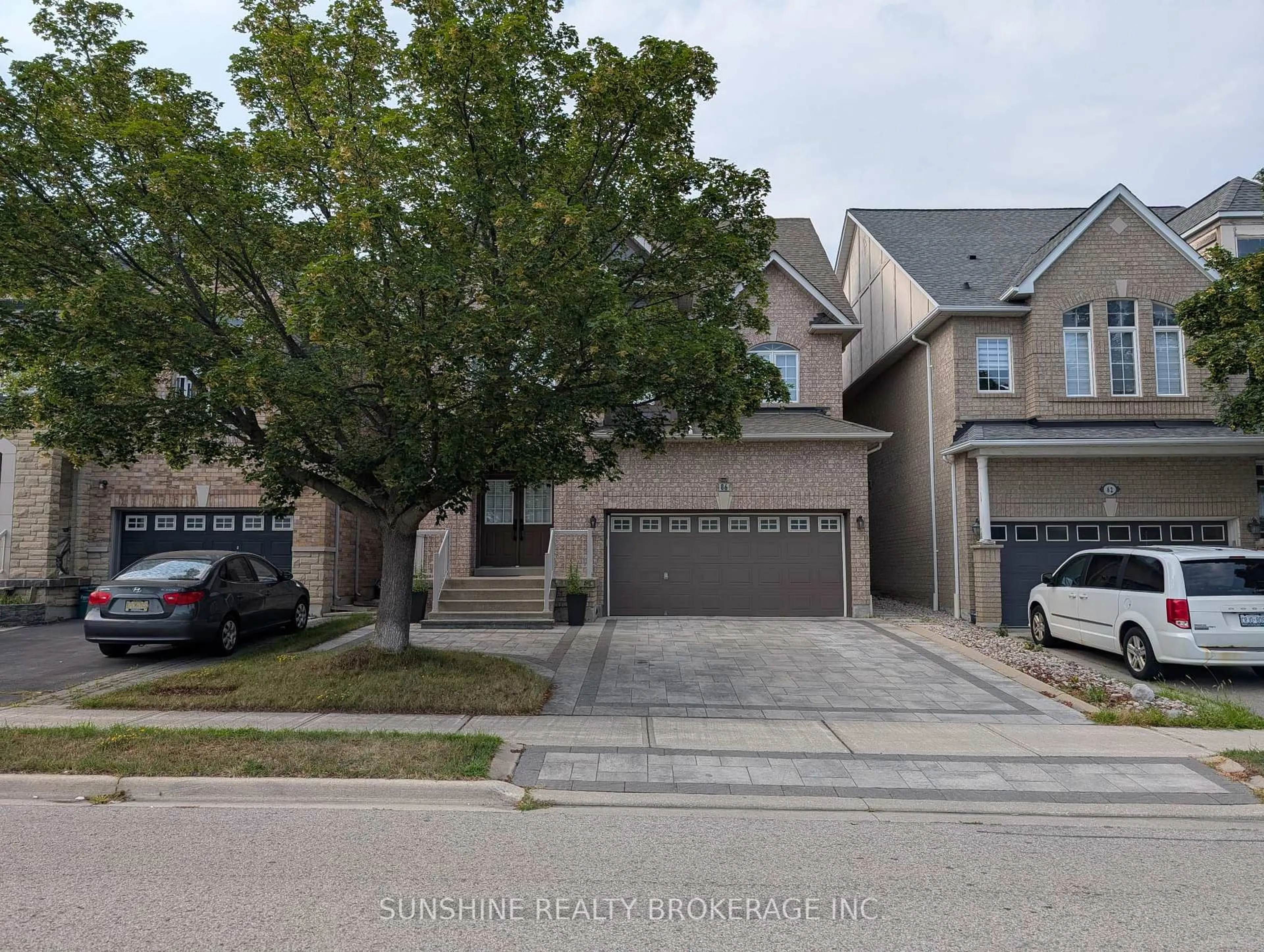A pic from outside/outdoor area/front of a property/back of a property/a pic from drone, street for 86 Mistysugar Tr, Vaughan Ontario L4J 8T6