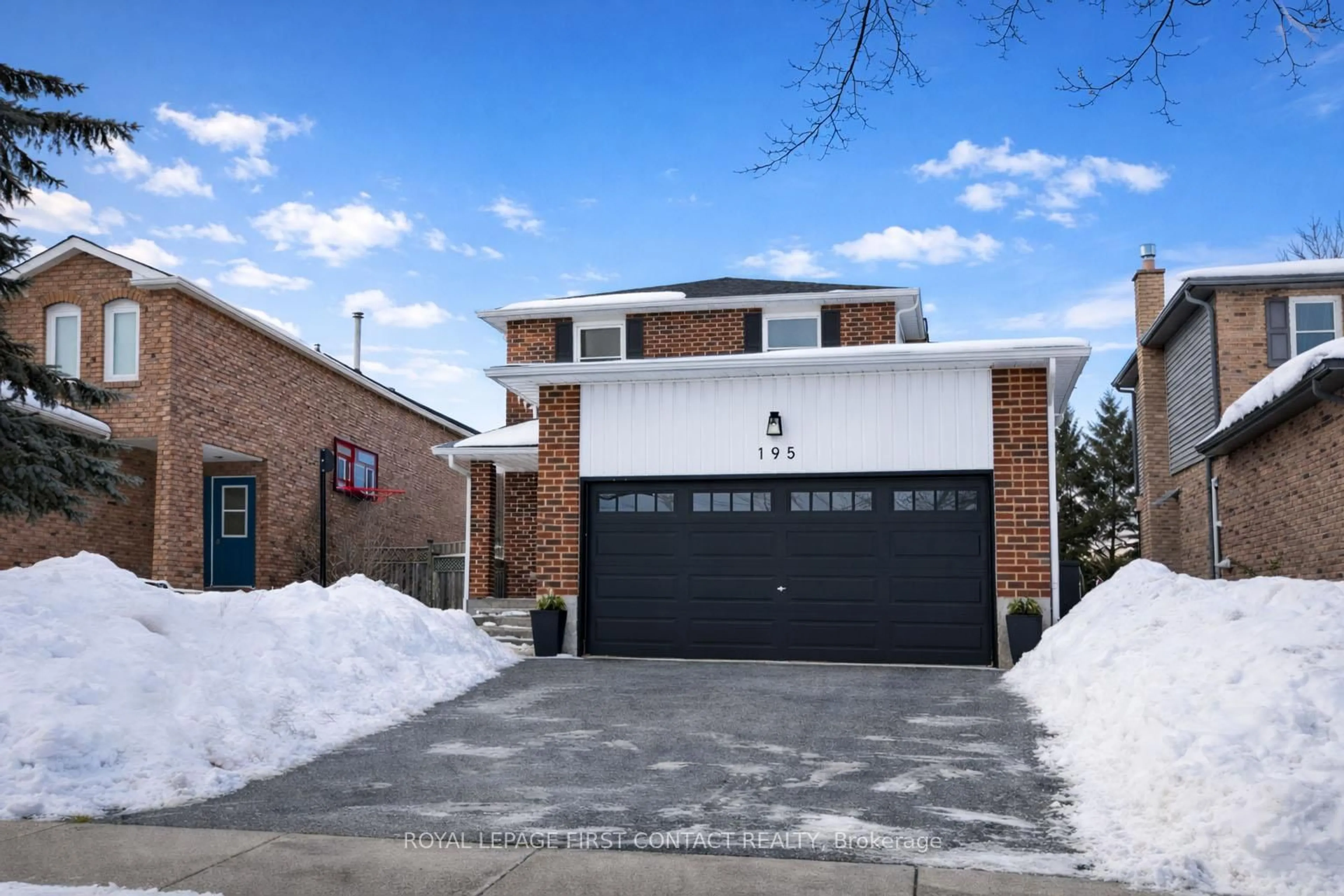 Home with brick exterior material, street for 195 Billings Cres, Newmarket Ontario L3Y 7Y5