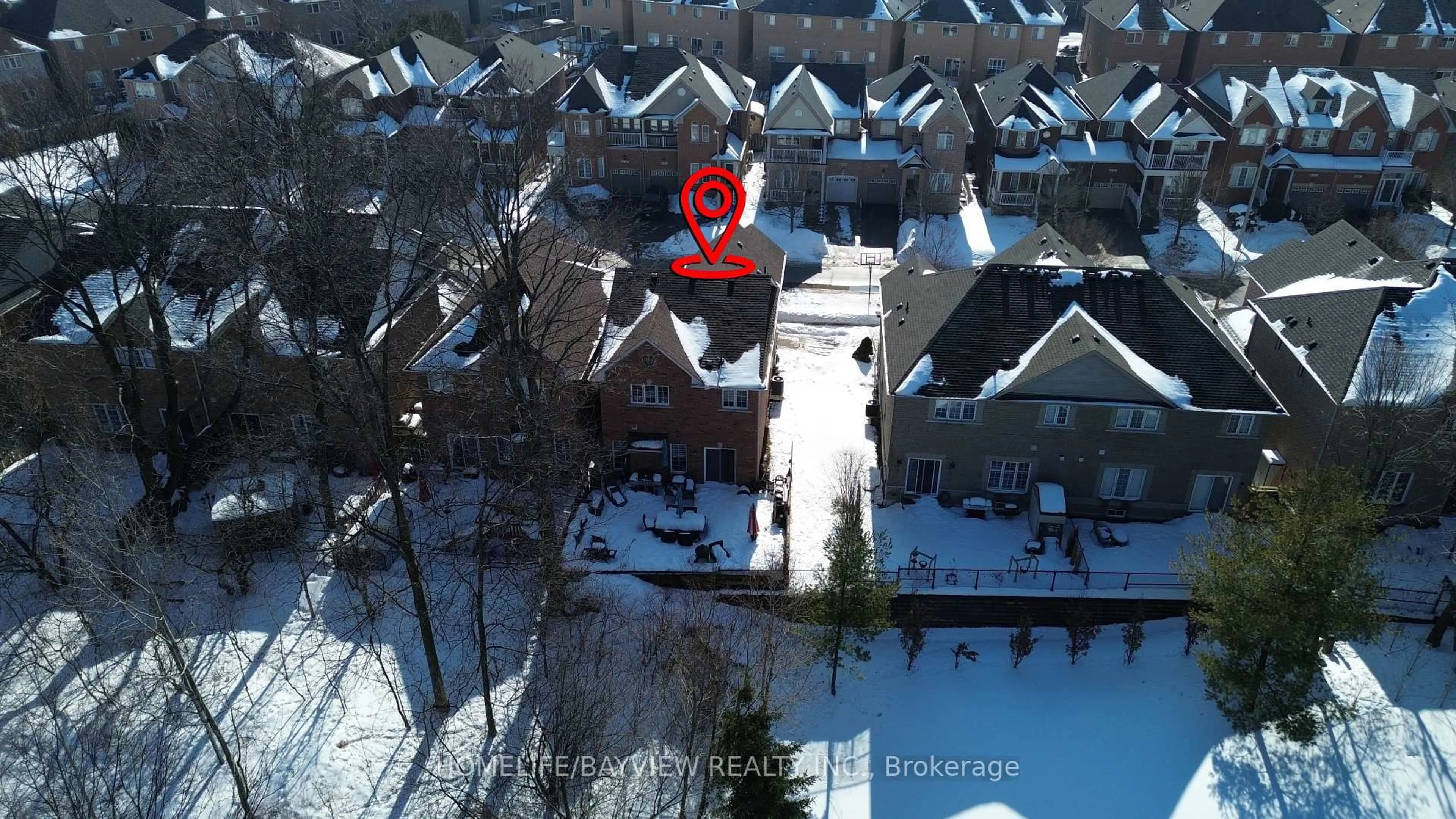 A pic from outside/outdoor area/front of a property/back of a property/a pic from drone, city buildings view from balcony for 60 Dovetail Dr, Richmond Hill Ontario L4E 5A9