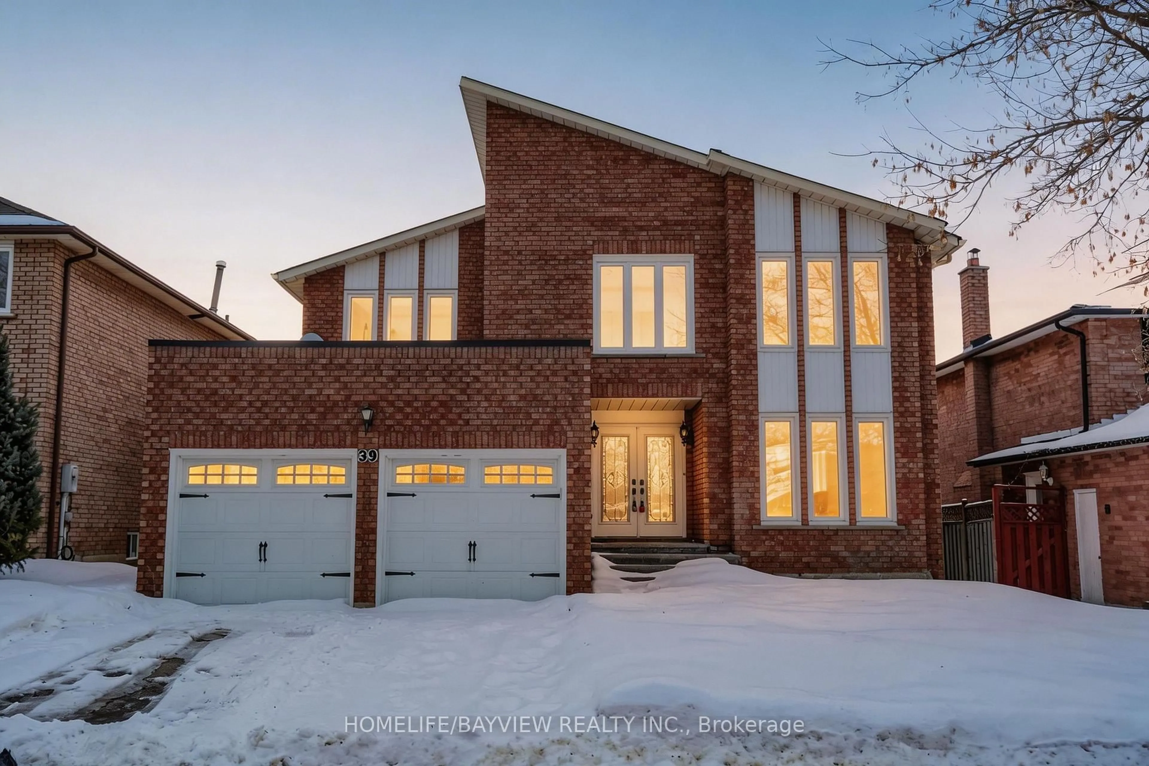 Home with brick exterior material, street for 39 Shaftsbury Ave, Richmond Hill Ontario L4C 9K3