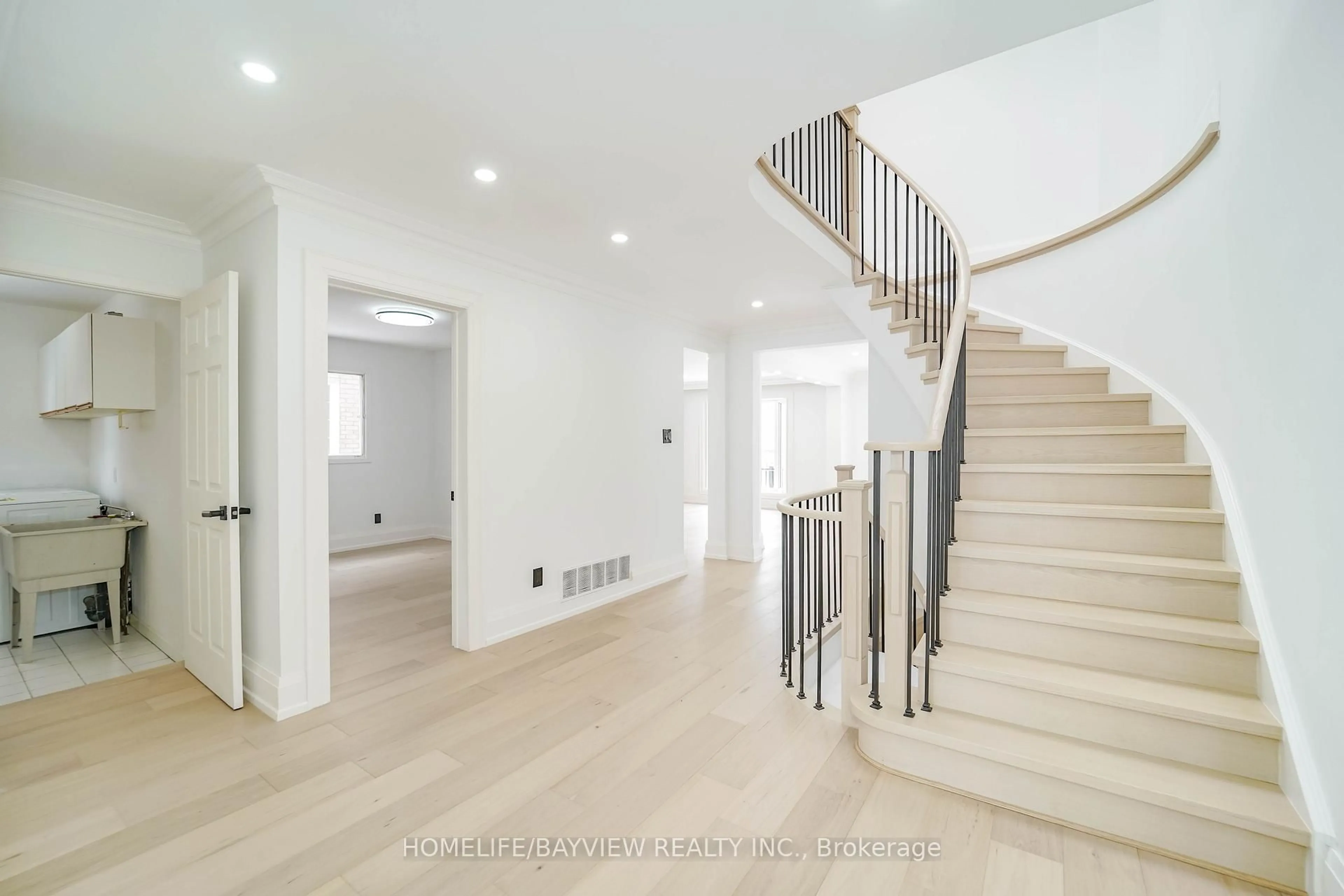 Unknown for 39 Shaftsbury Ave, Richmond Hill Ontario L4C 9K3