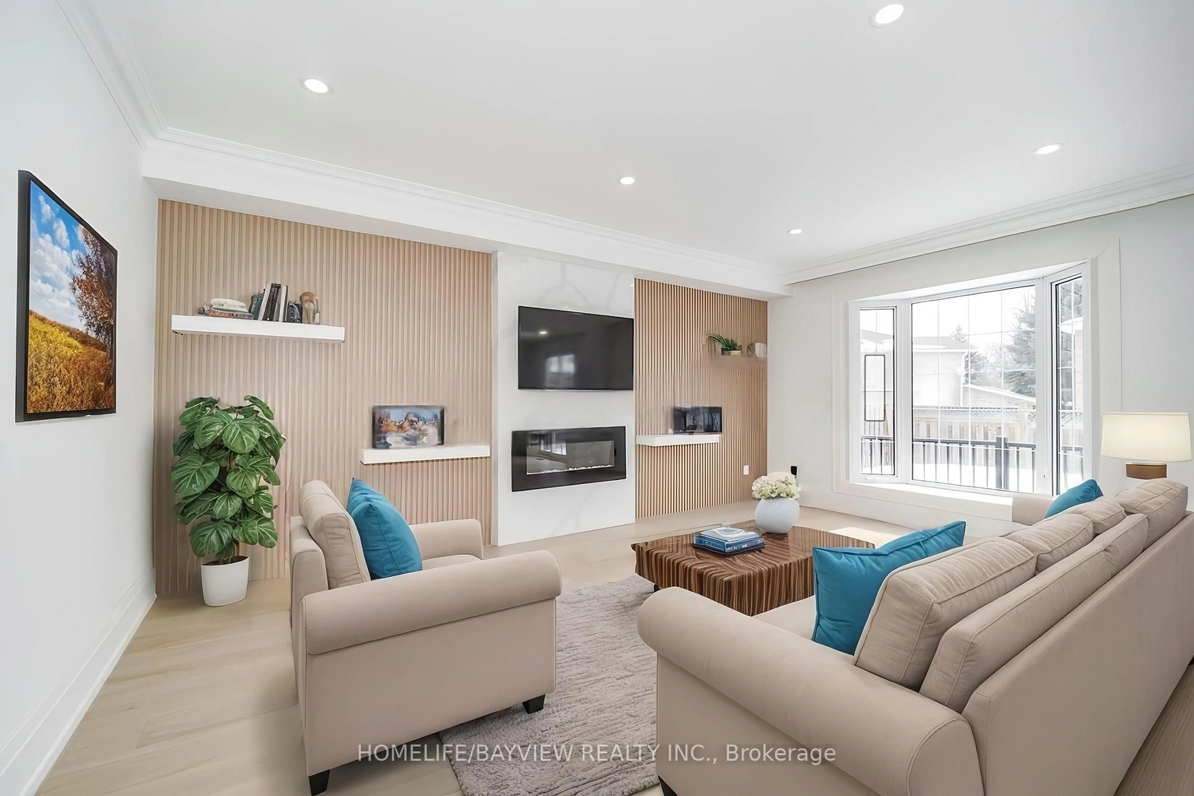 Living room with furniture, unknown for 39 Shaftsbury Ave, Richmond Hill Ontario L4C 9K3