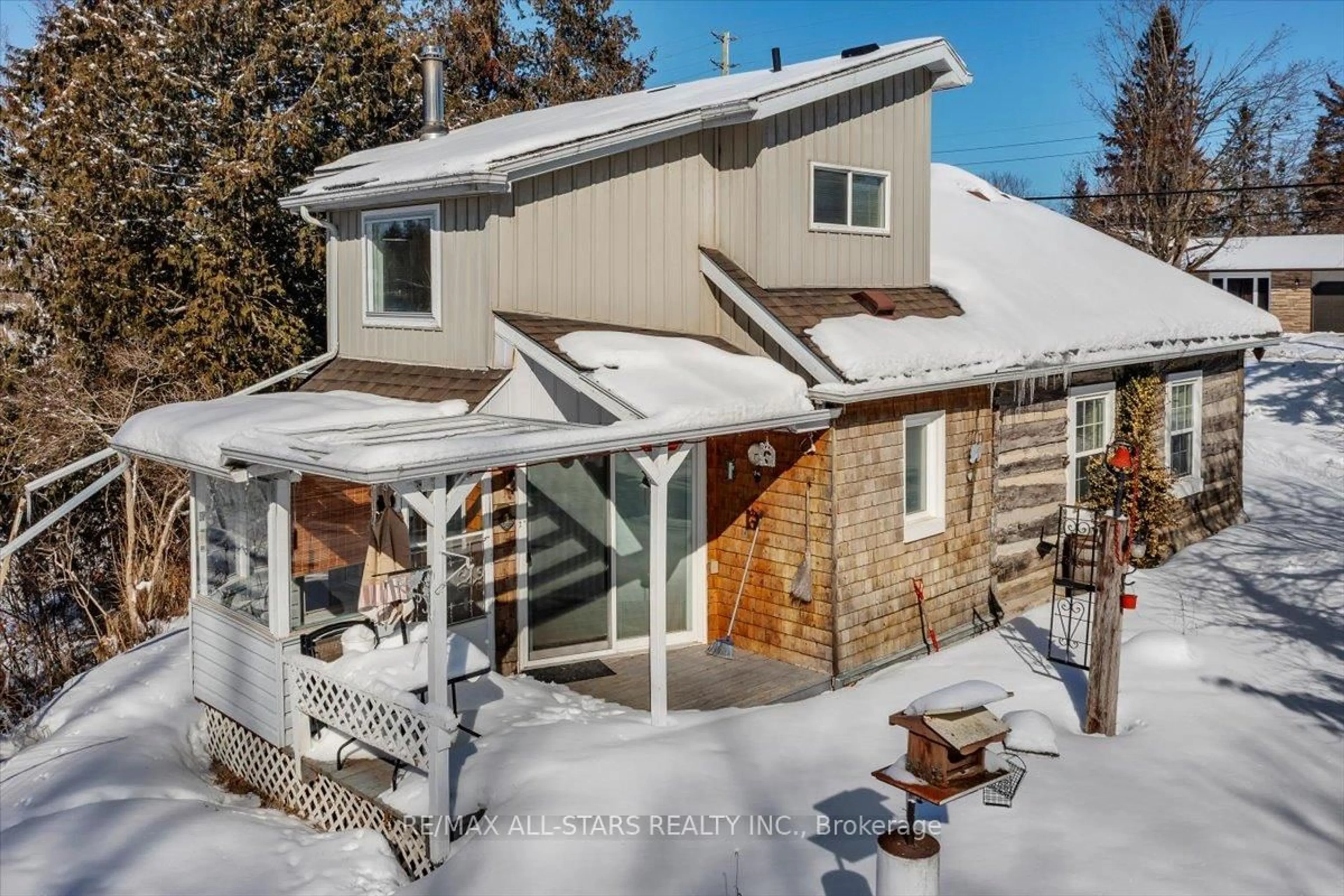 A pic from outside/outdoor area/front of a property/back of a property/a pic from drone, street for 497 Main St, Brock Ontario L0K 1A0