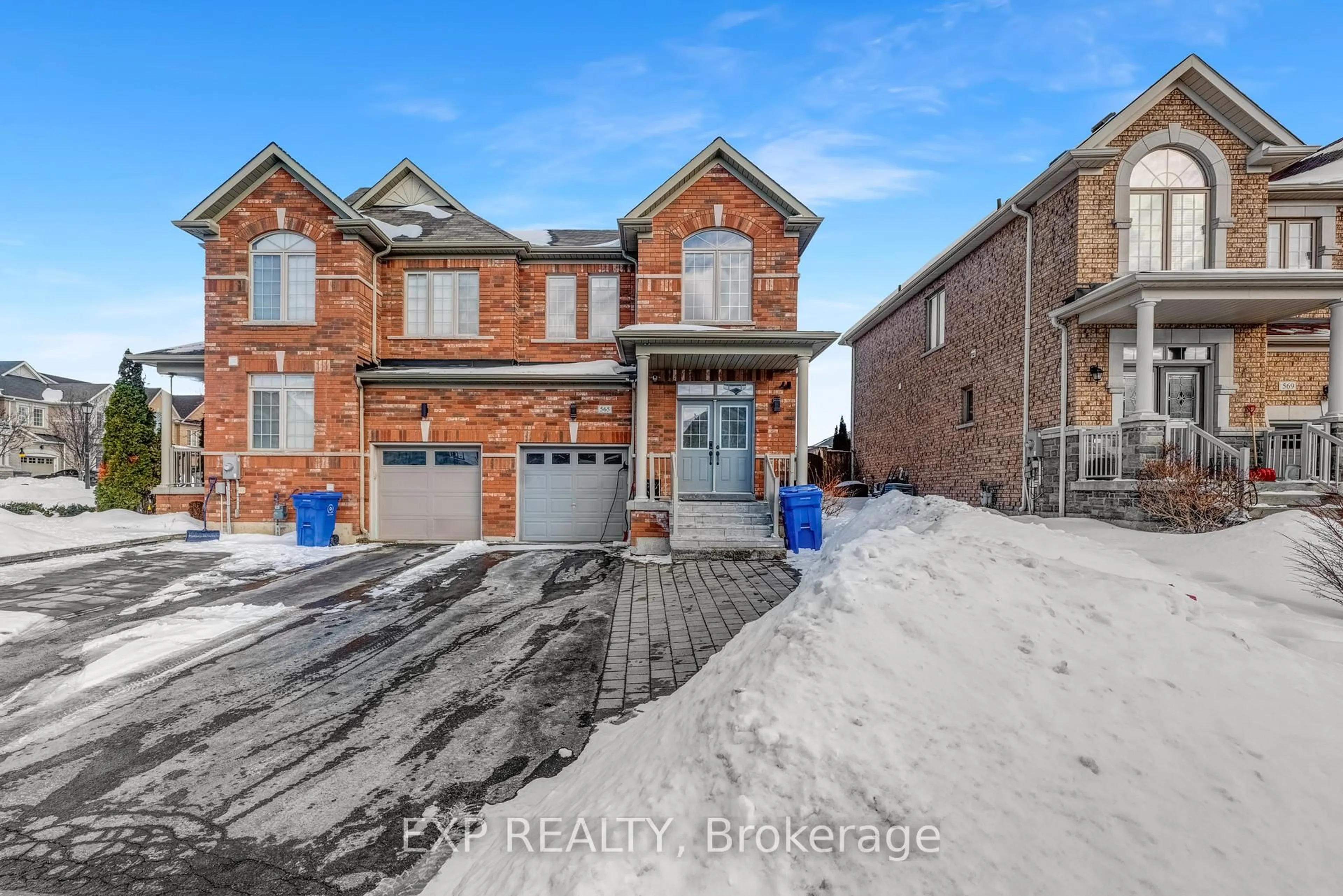 Home with brick exterior material, street for 565 Foxcroft Blvd, Newmarket Ontario L3X 3L6