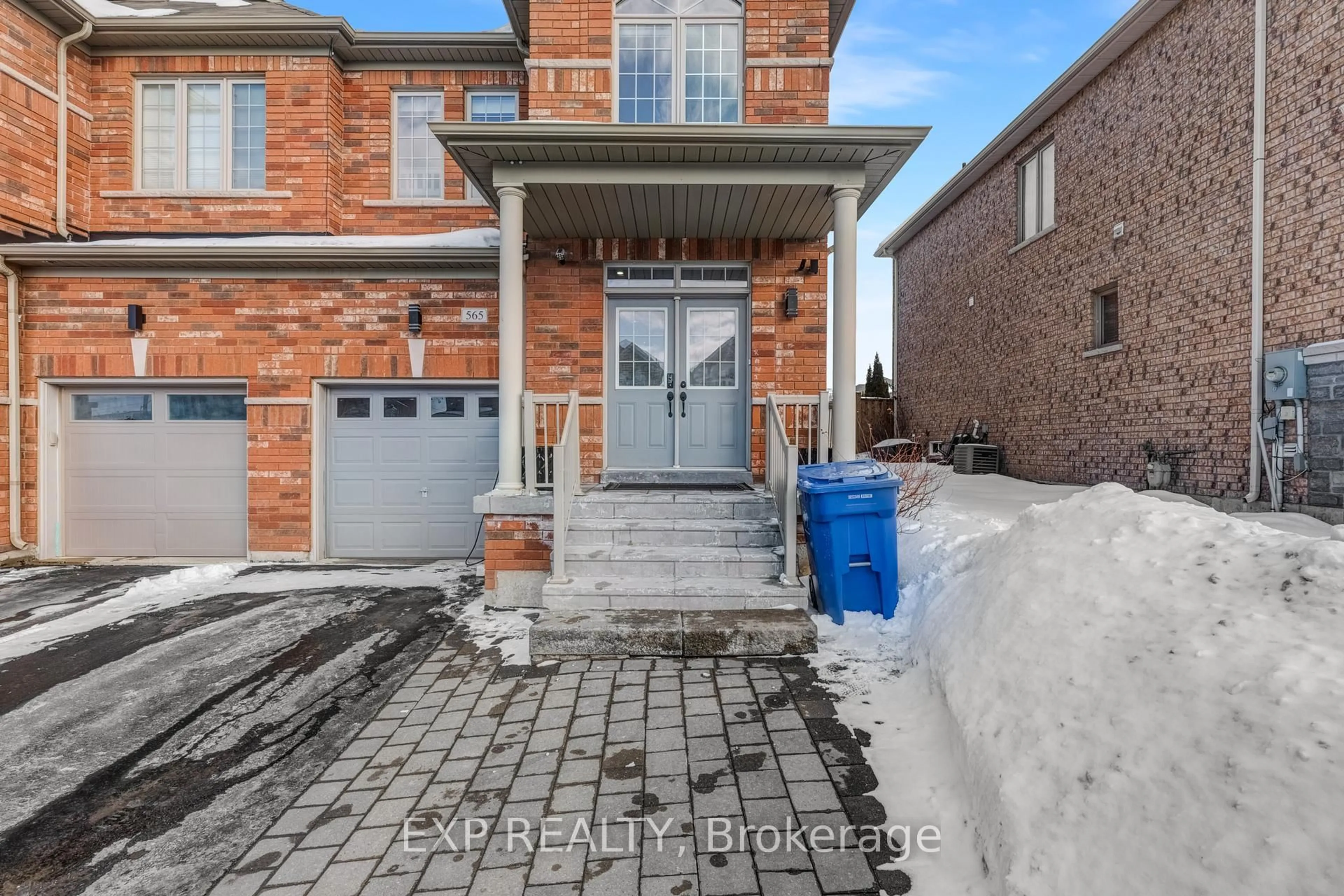 Home with brick exterior material, street for 565 Foxcroft Blvd, Newmarket Ontario L3X 3L6