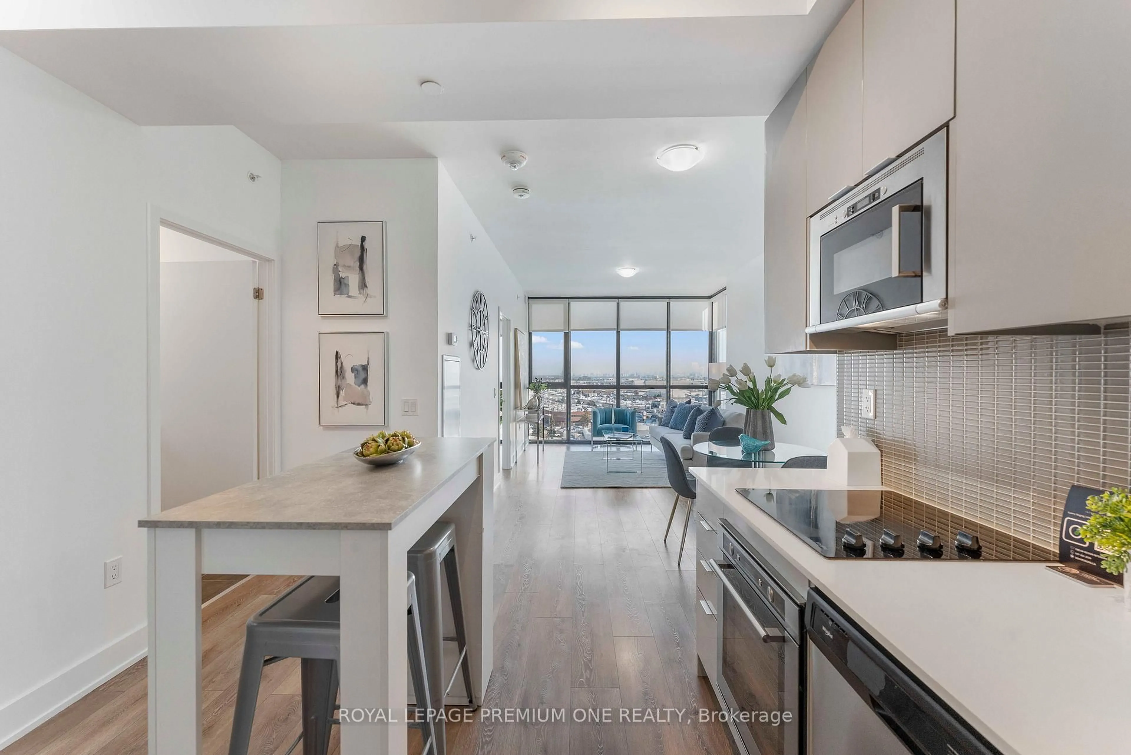 Open concept kitchen, unknown for 2908 Highway 7 Rd #901, Vaughan Ontario L4K 0K5