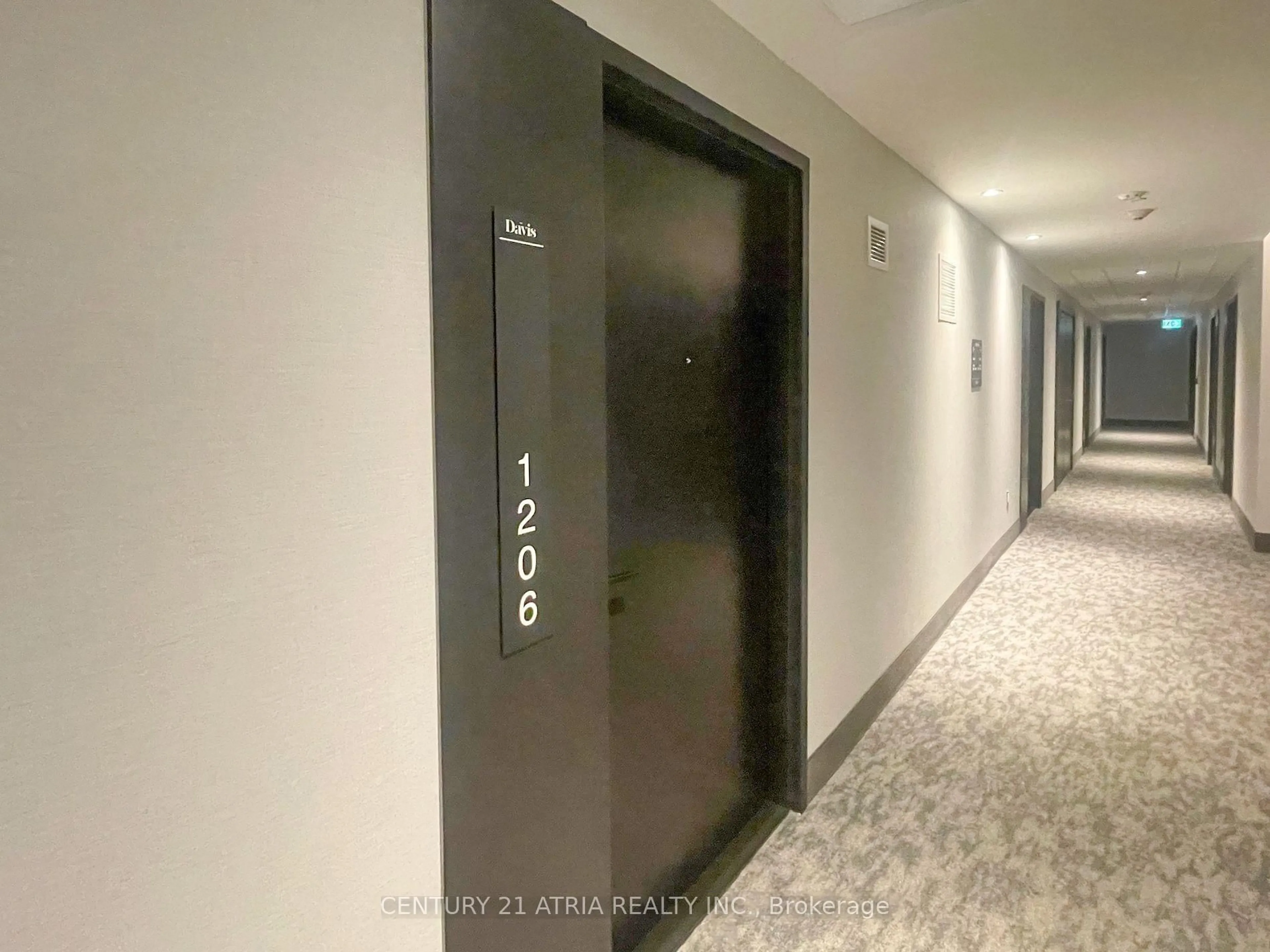 Indoor foyer for 185 Deerfield Rd #1206, Newmarket Ontario L3Y 0G7