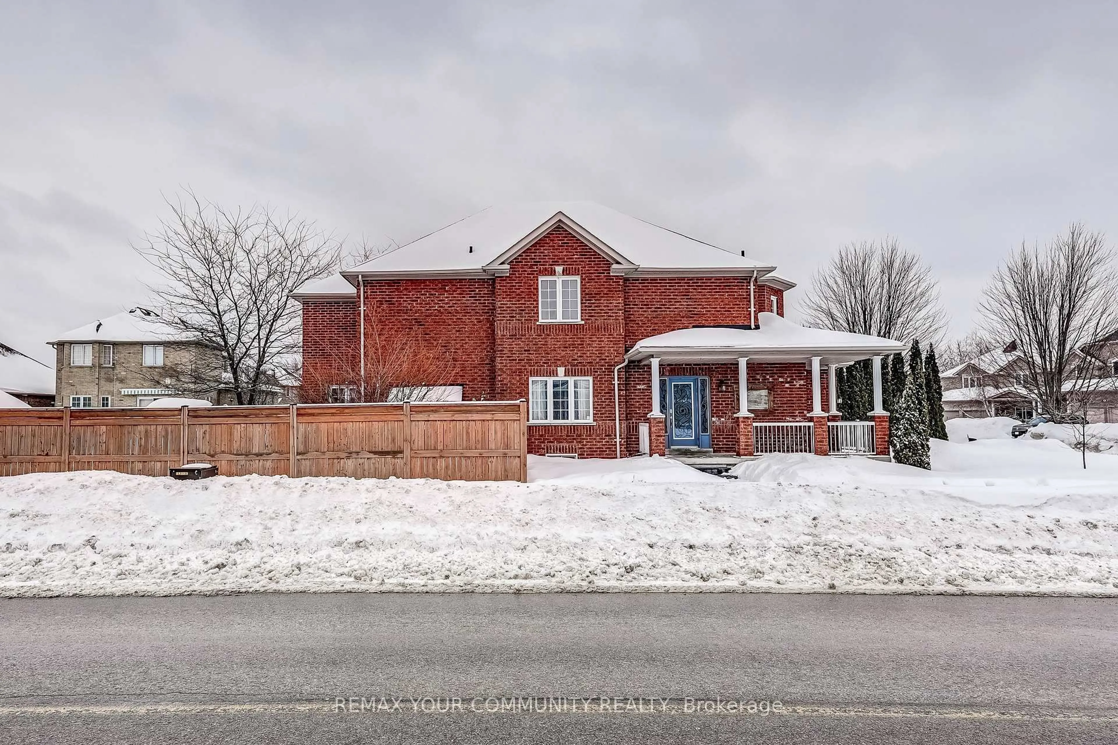 Home with brick exterior material, street for 2 Laurelbank Cres, Georgina Ontario L4P 4H6