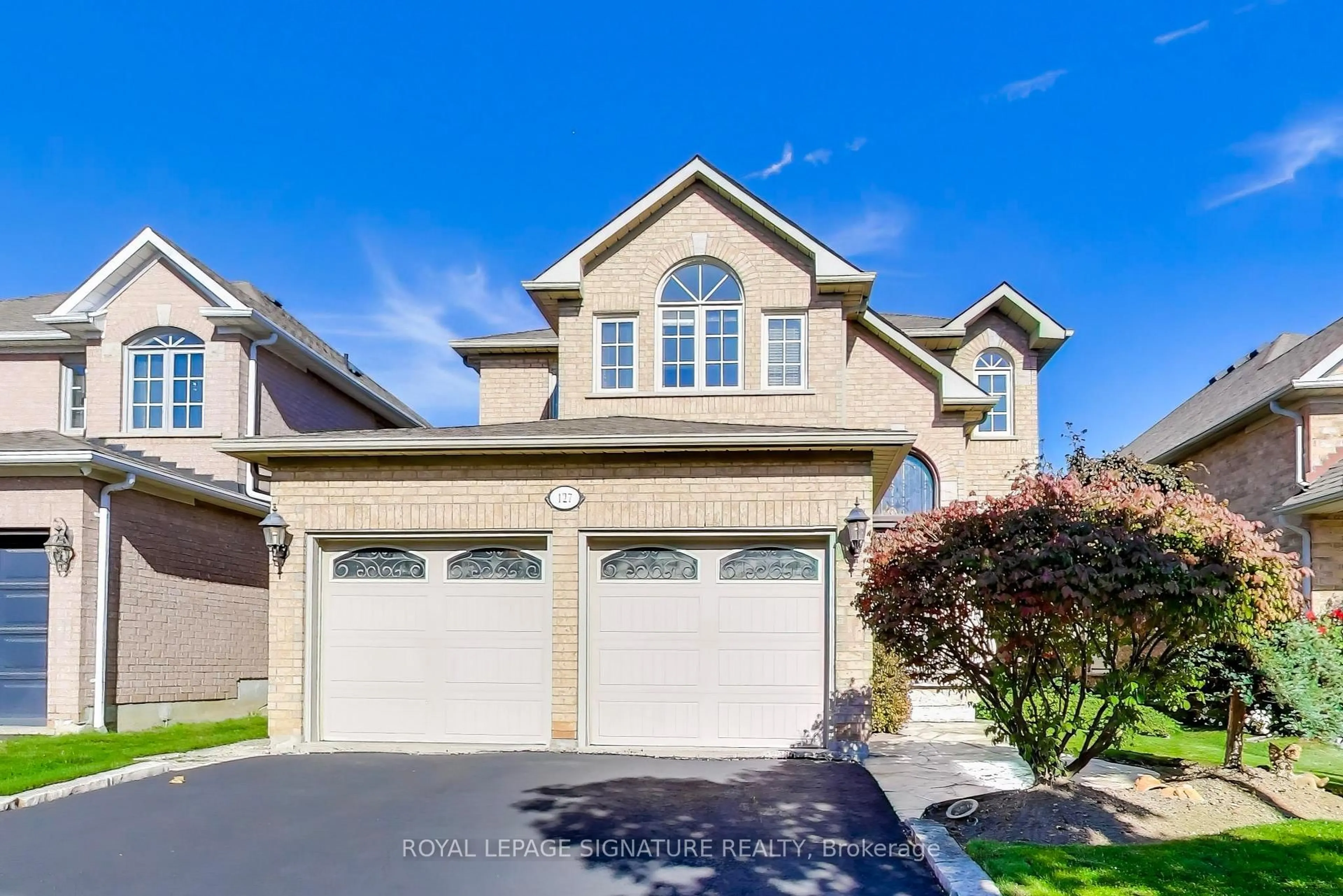 Home with vinyl exterior material, street for 127 Mountcharles Cres, Vaughan Ontario L6A 2J9