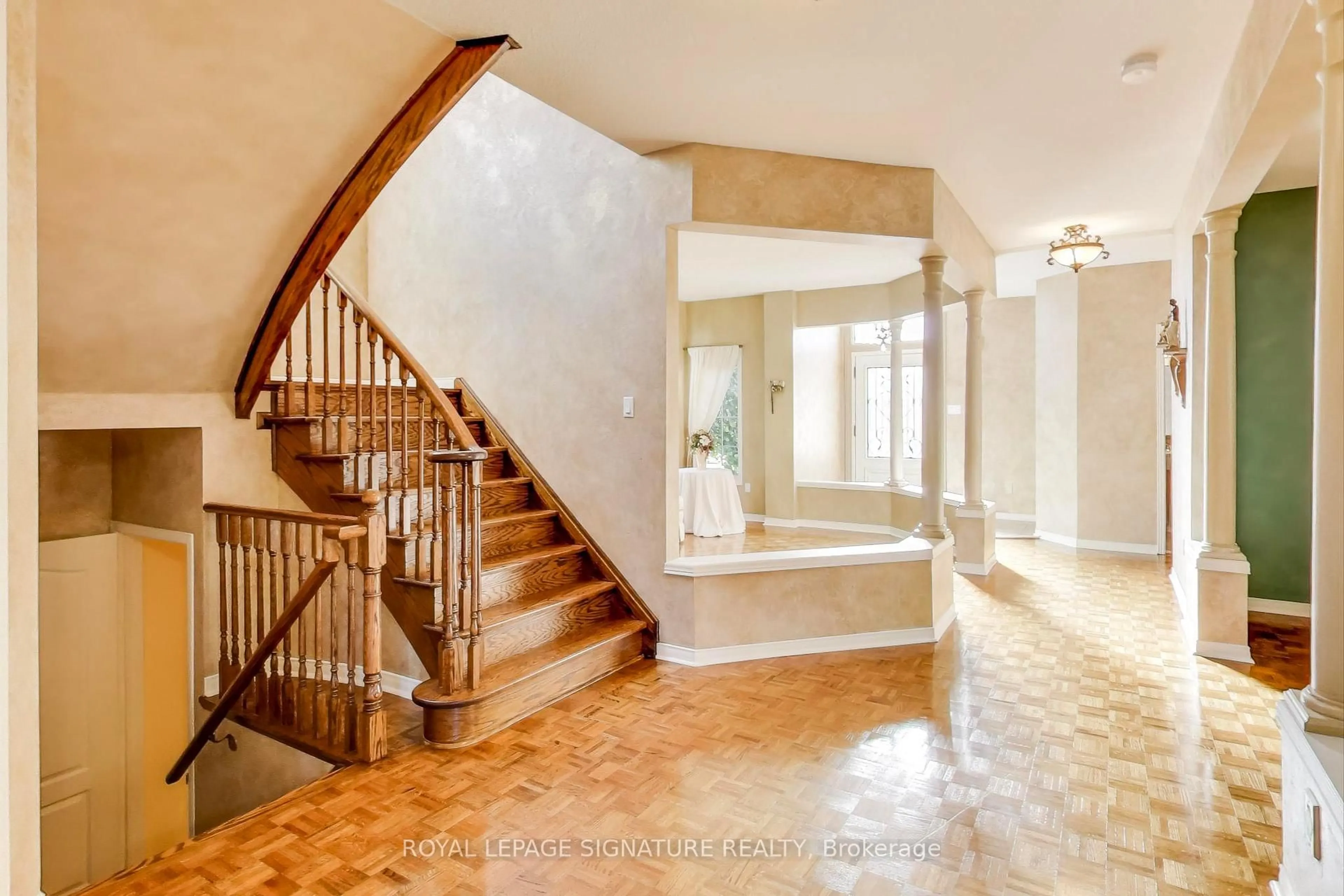 Indoor foyer for 127 Mountcharles Cres, Vaughan Ontario L6A 2J9