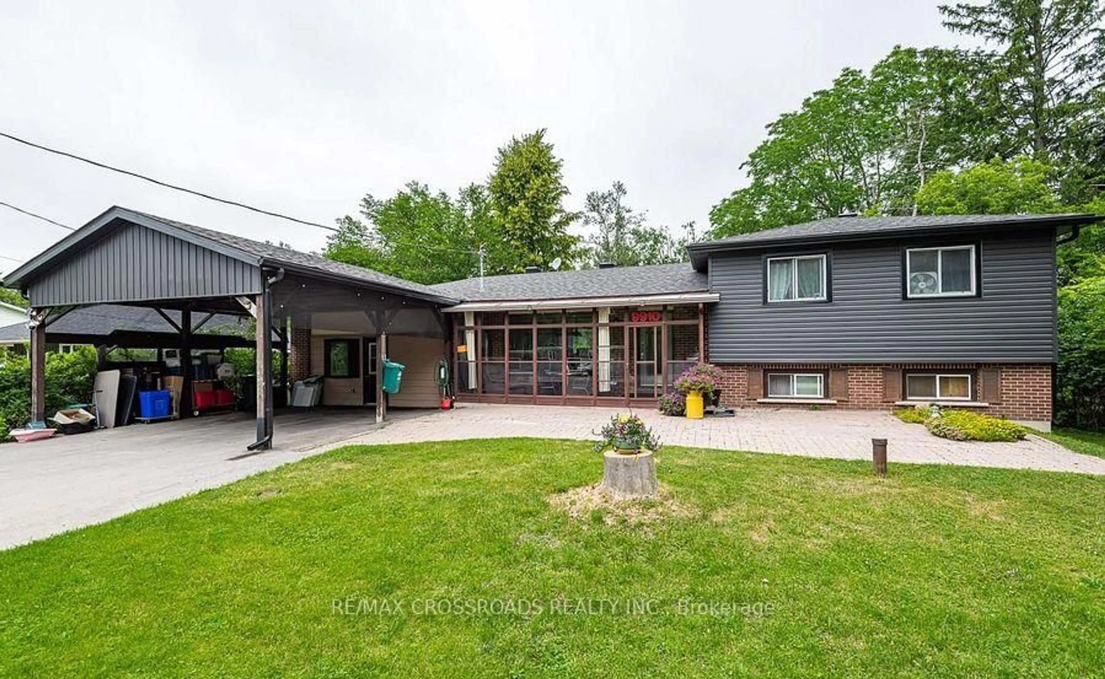 Patio, building for 9910 Morning Glory Rd, Georgina Ontario L0E 1N0