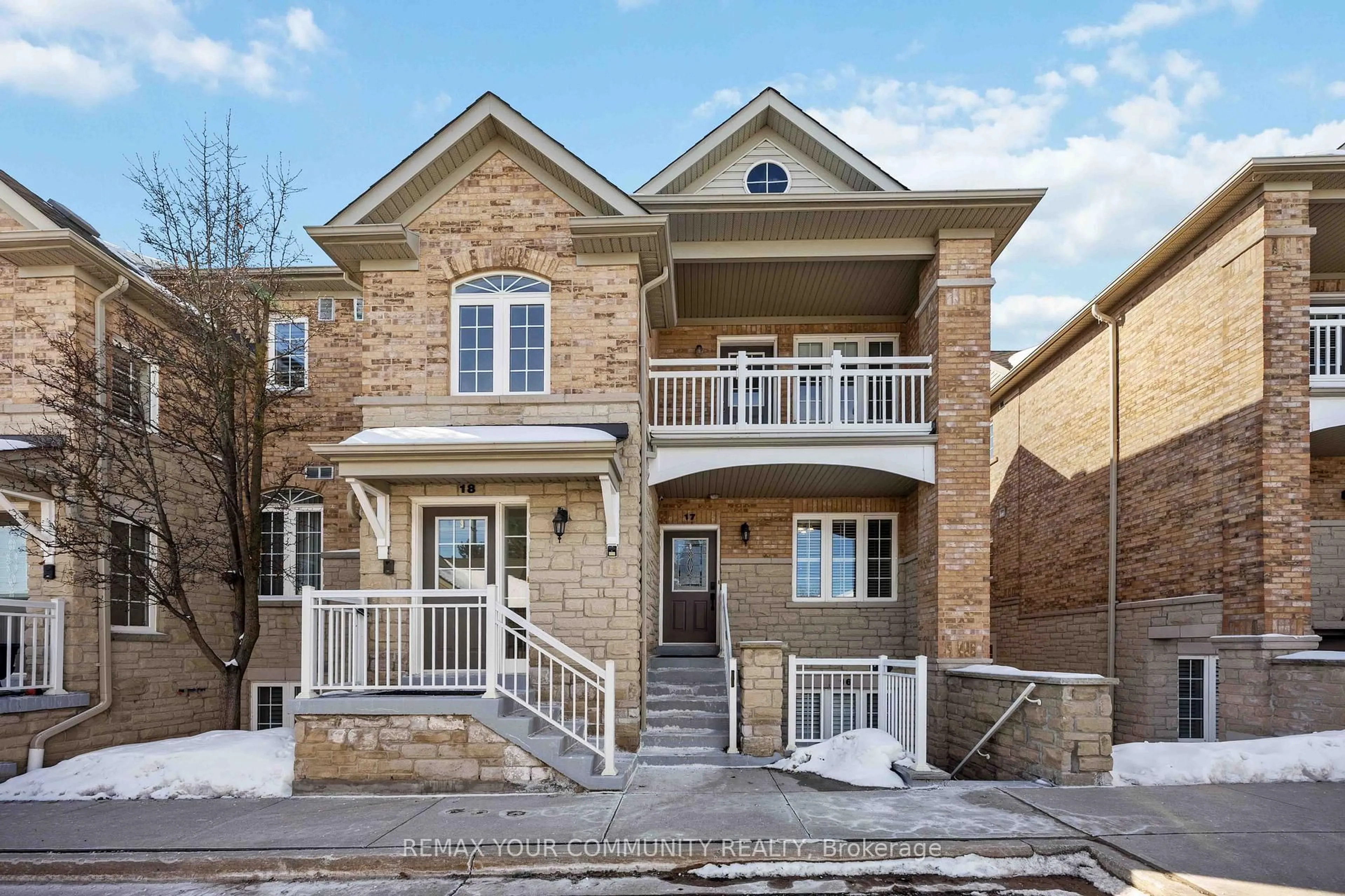 Home with brick exterior material, street for 520 Silken Laumann Dr #17, Newmarket Ontario L3X 2S7