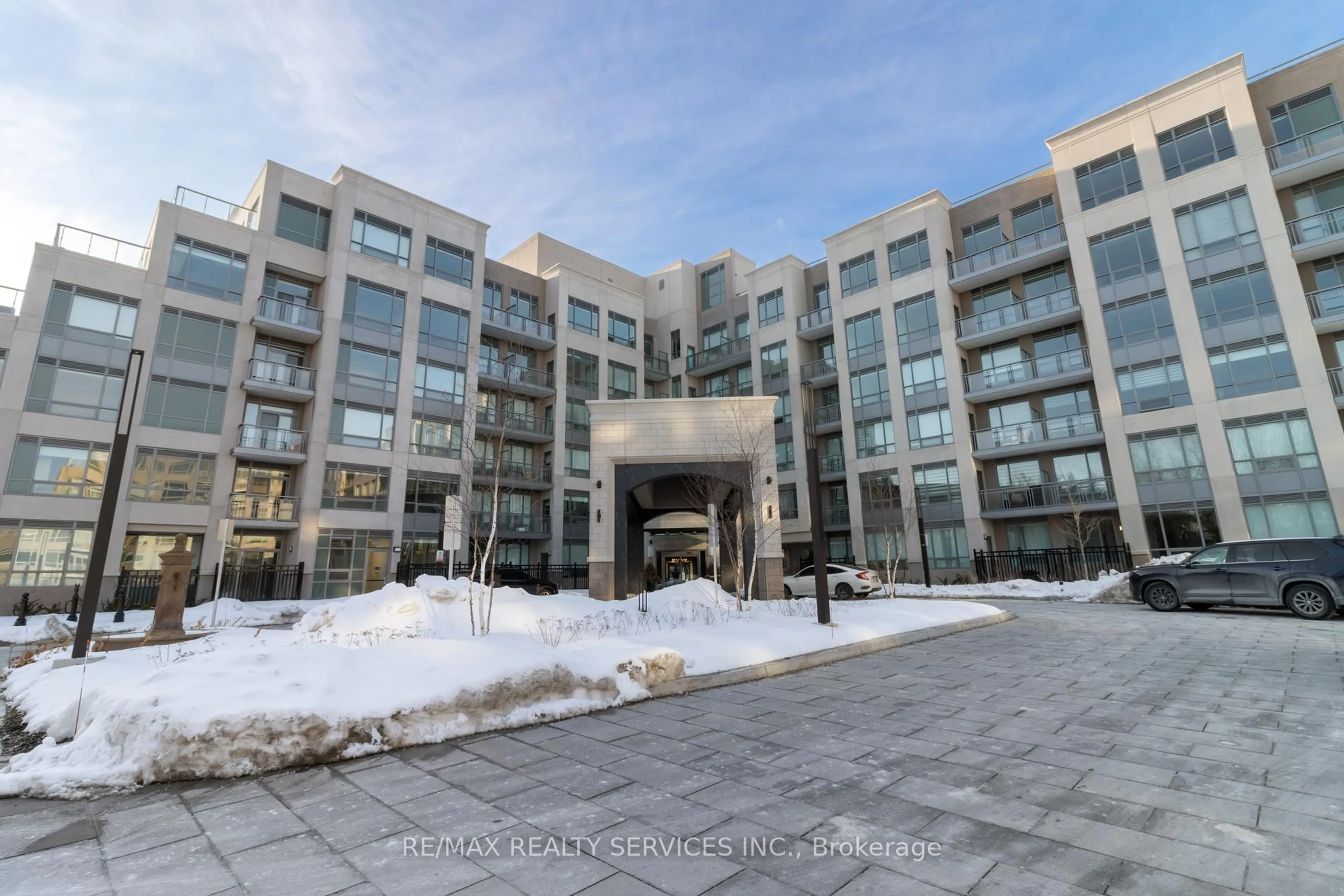 Unknown for 2075 King Rd #335, King Ontario L7B 0R6