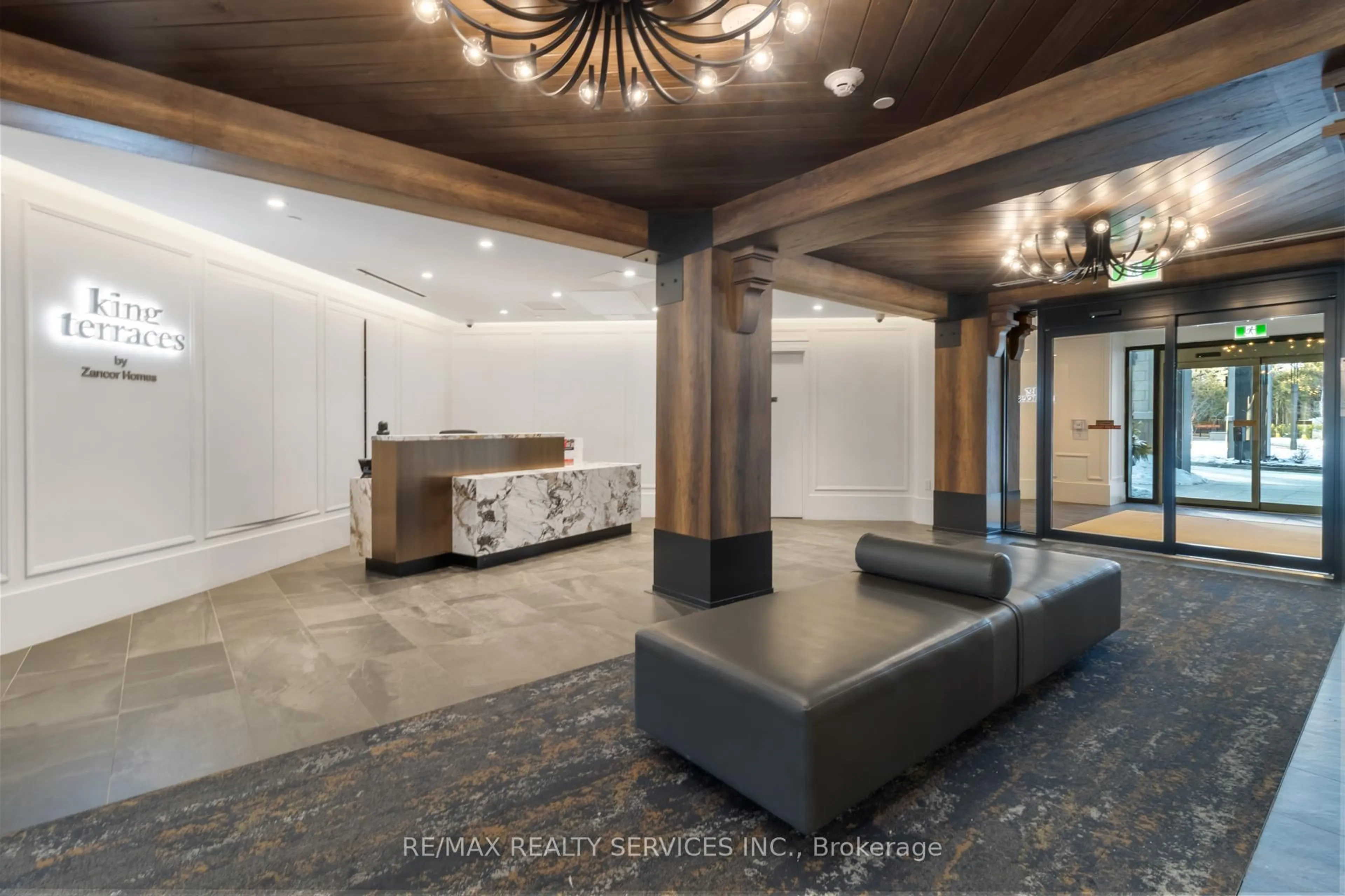 Unknown for 2075 King Rd #335, King Ontario L7B 0R6