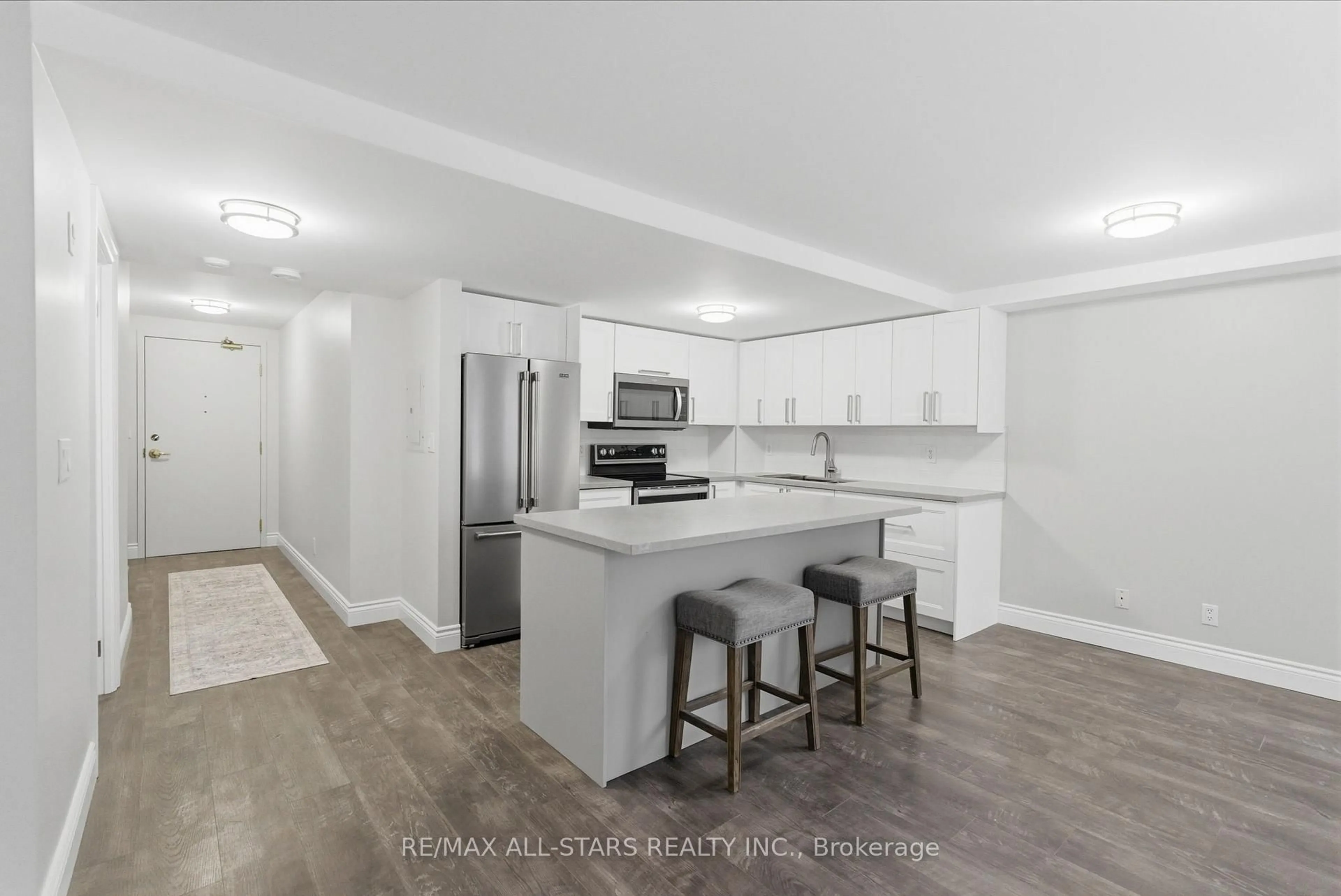 Open concept kitchen, unknown for 22 James Hill Crt #116, Uxbridge Ontario L9P 1Y6