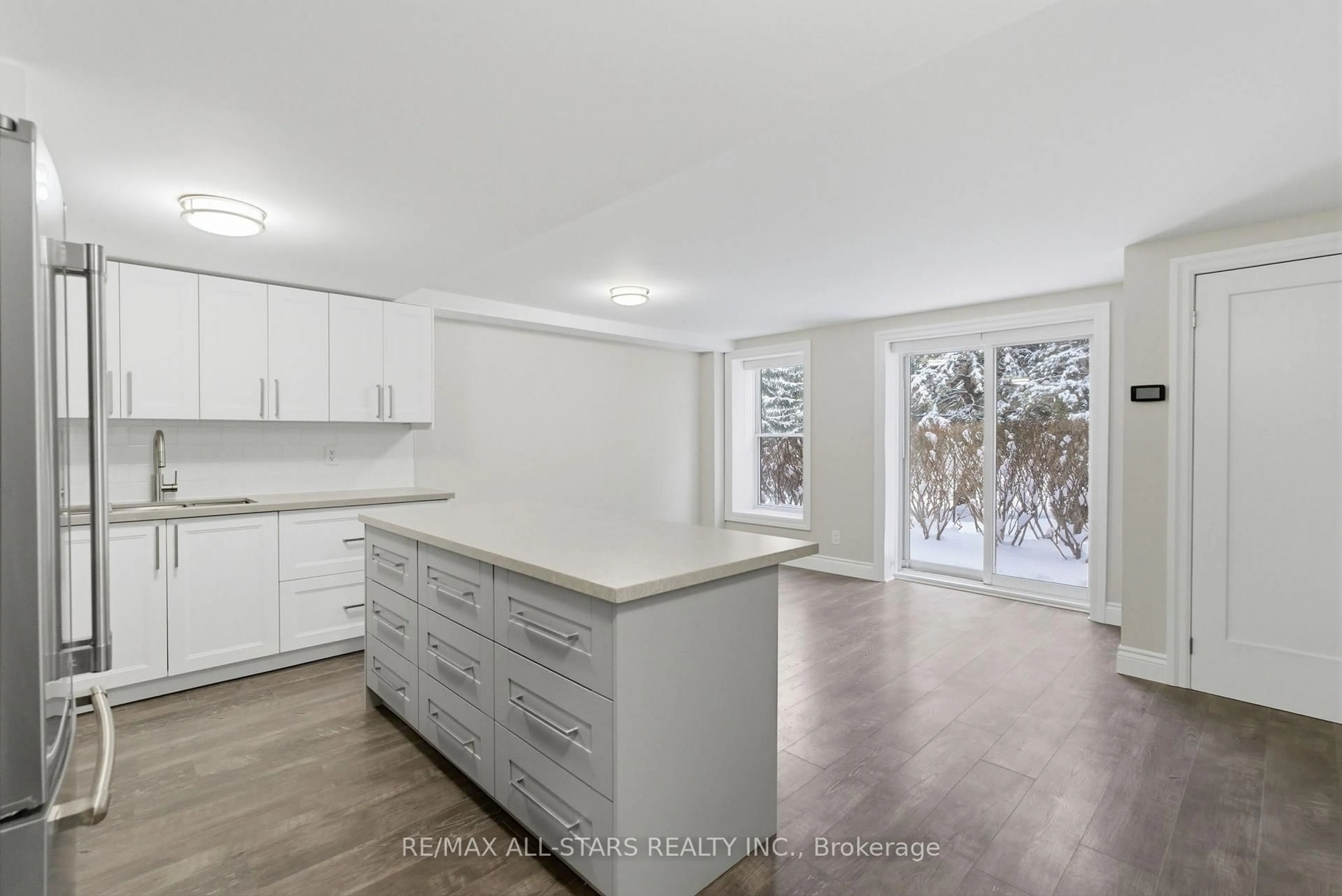 Open concept kitchen, unknown for 22 James Hill Crt #116, Uxbridge Ontario L9P 1Y6