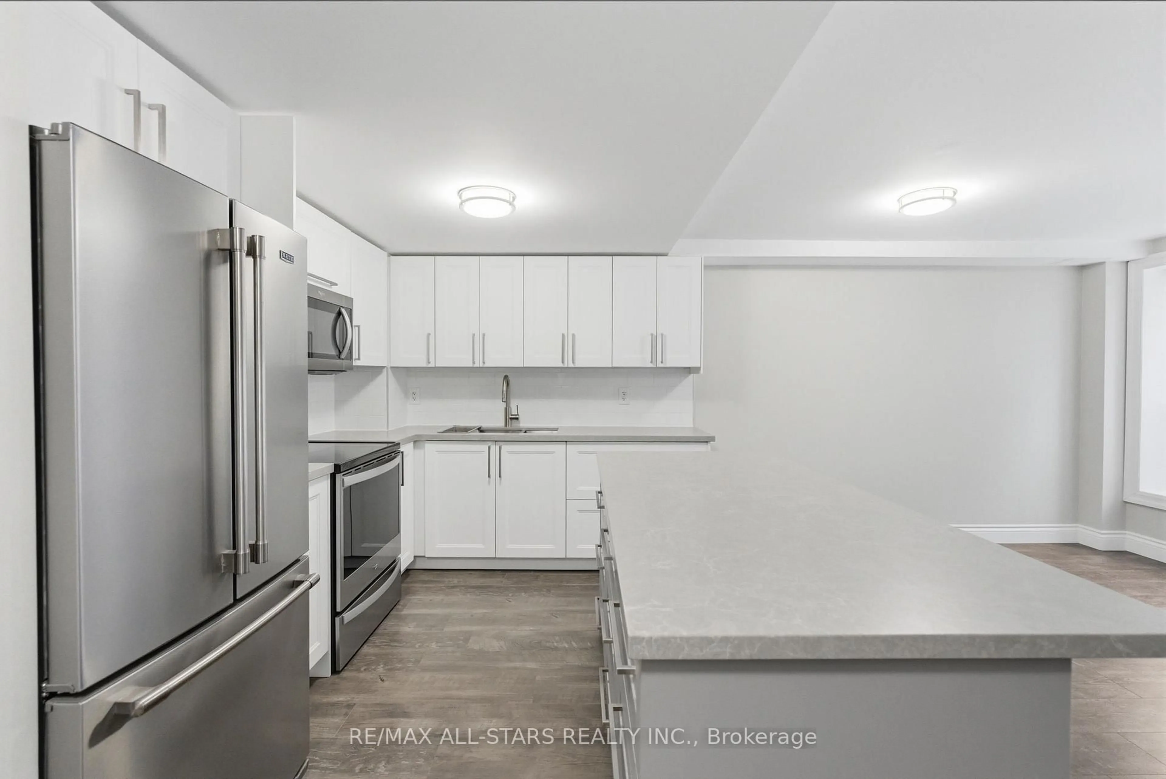 Standard kitchen, unknown for 22 James Hill Crt #116, Uxbridge Ontario L9P 1Y6