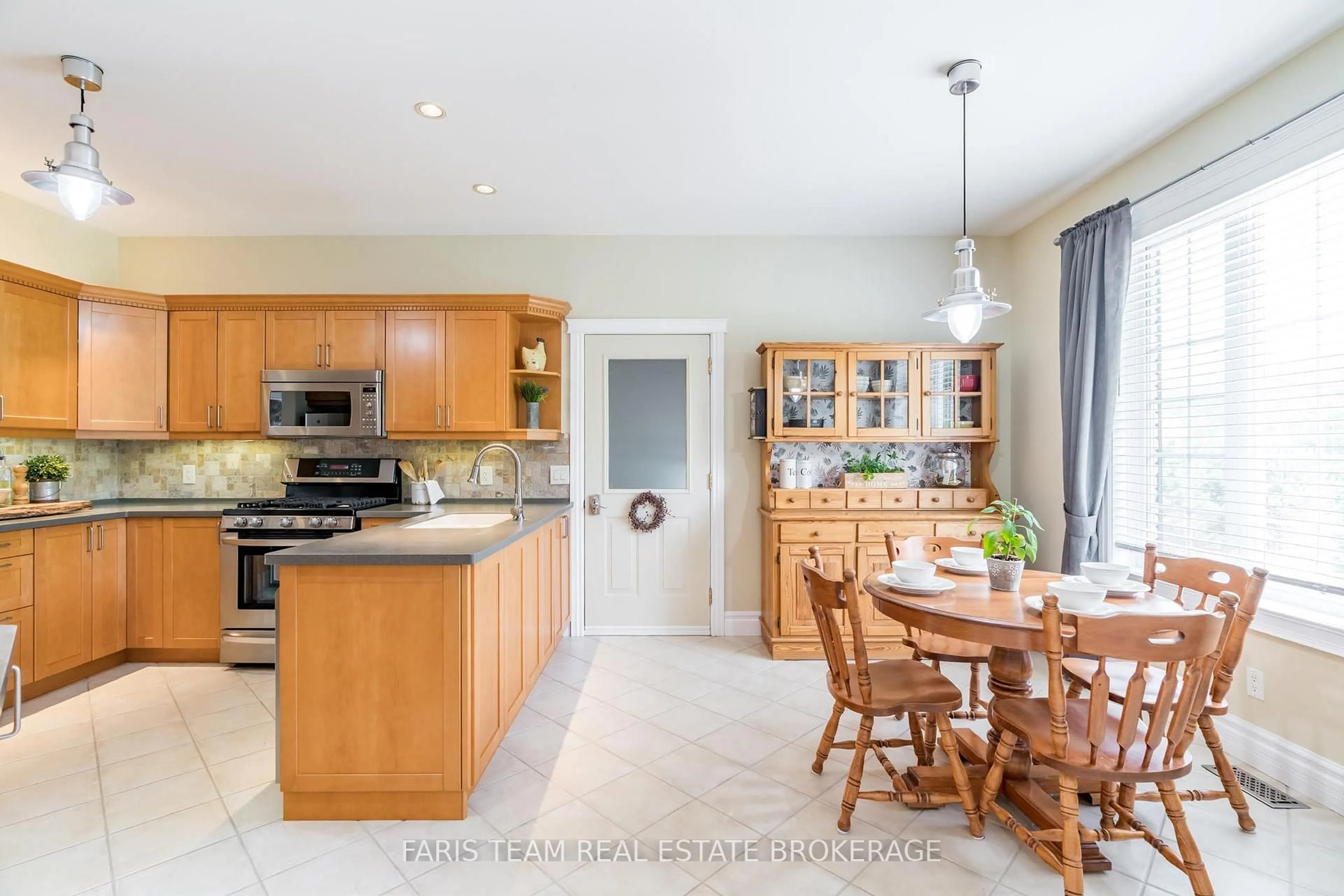 Open concept kitchen, ceramic/tile floor for 6972 Concession Road 2, Adjala-Tosorontio Ontario L0M 1M0