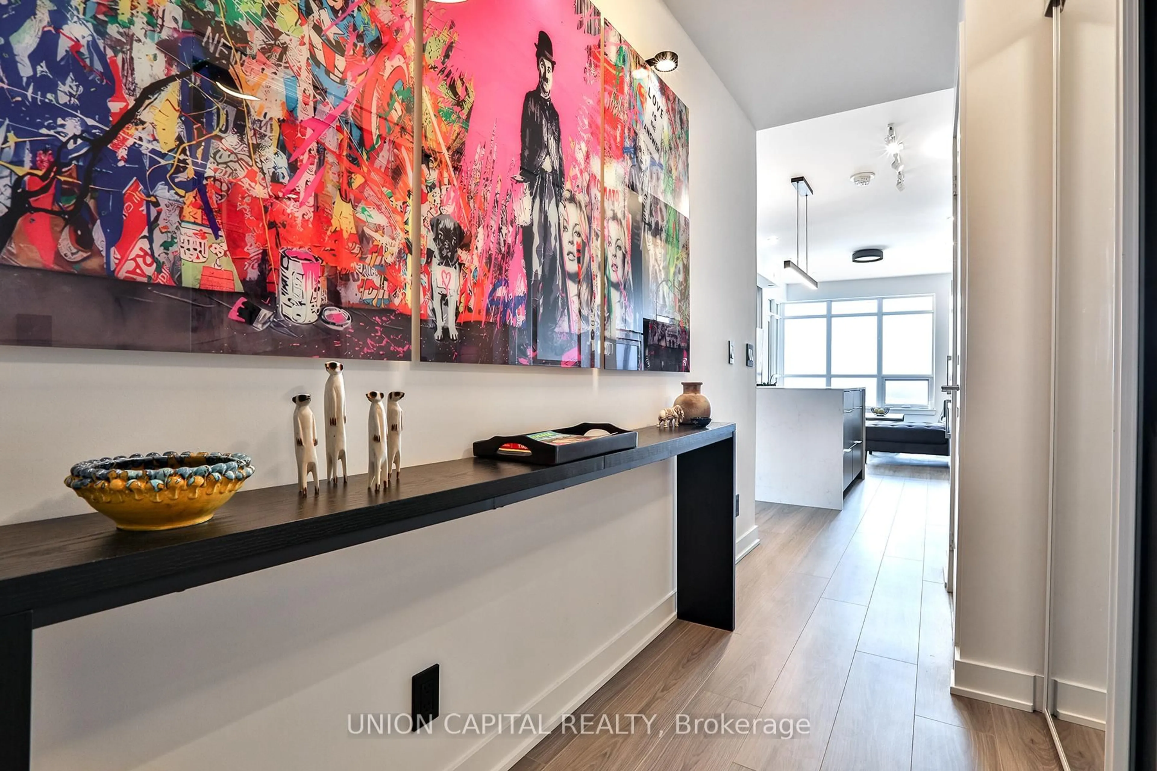 Indoor entryway for 30 Upper Mall Way #1002, Vaughan Ontario L4J 0L7