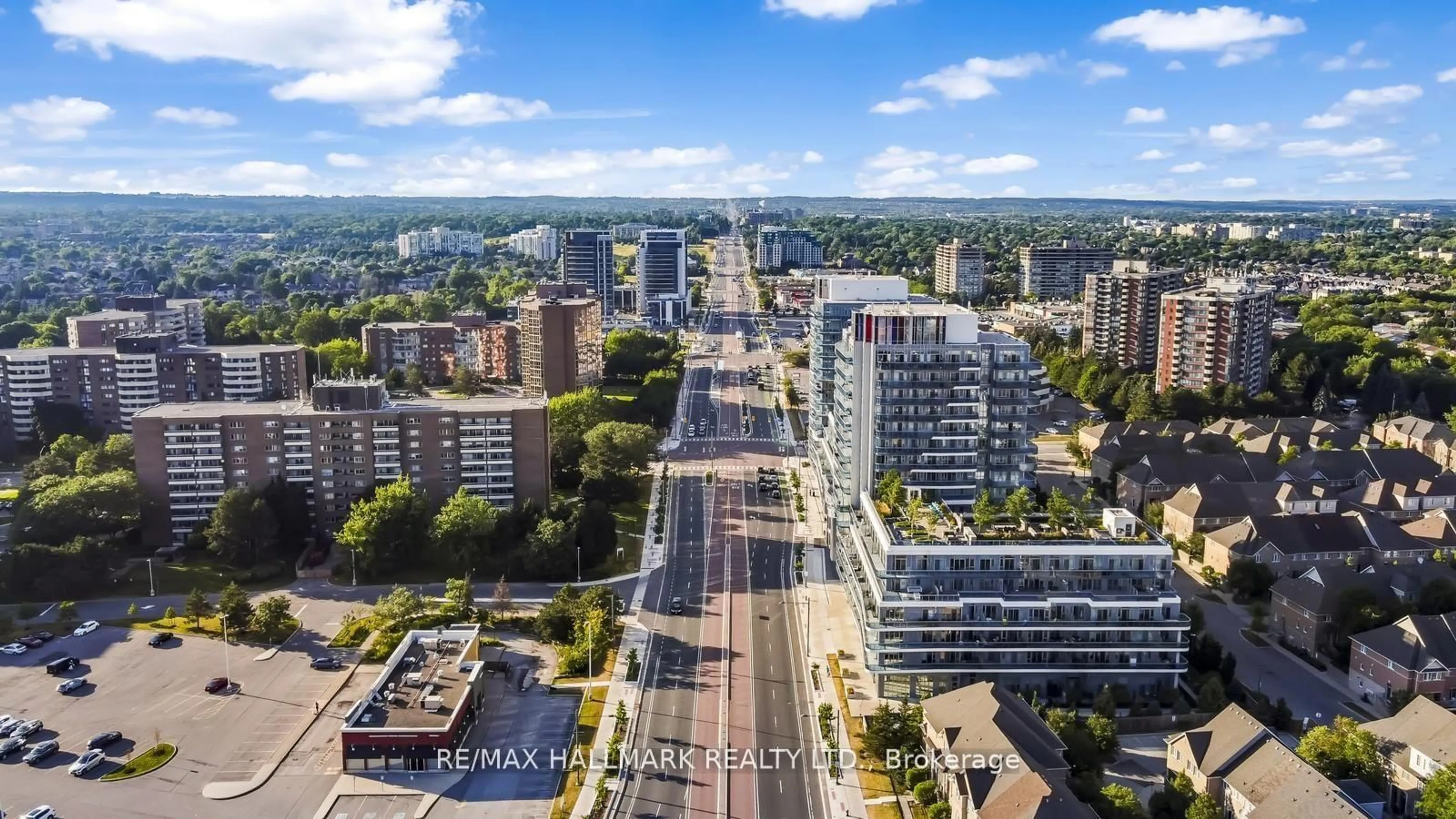 A pic from outside/outdoor area/front of a property/back of a property/a pic from drone, city buildings view from balcony for 9471 Yonge St #610, Richmond Hill Ontario L4C 0Z5