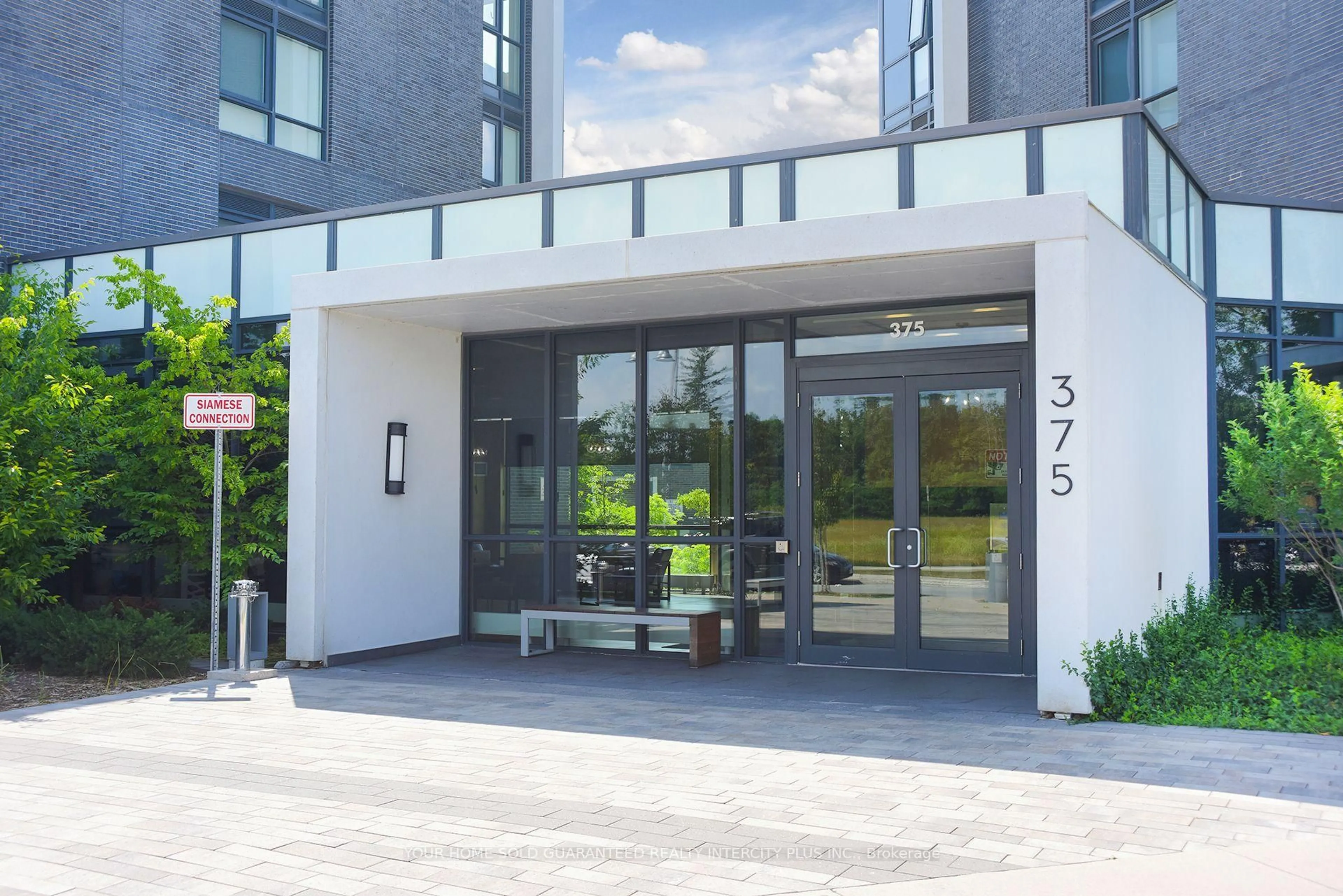 Indoor foyer for 375 Sea Ray Ave #309, Innisfil Ontario L9S 0N9