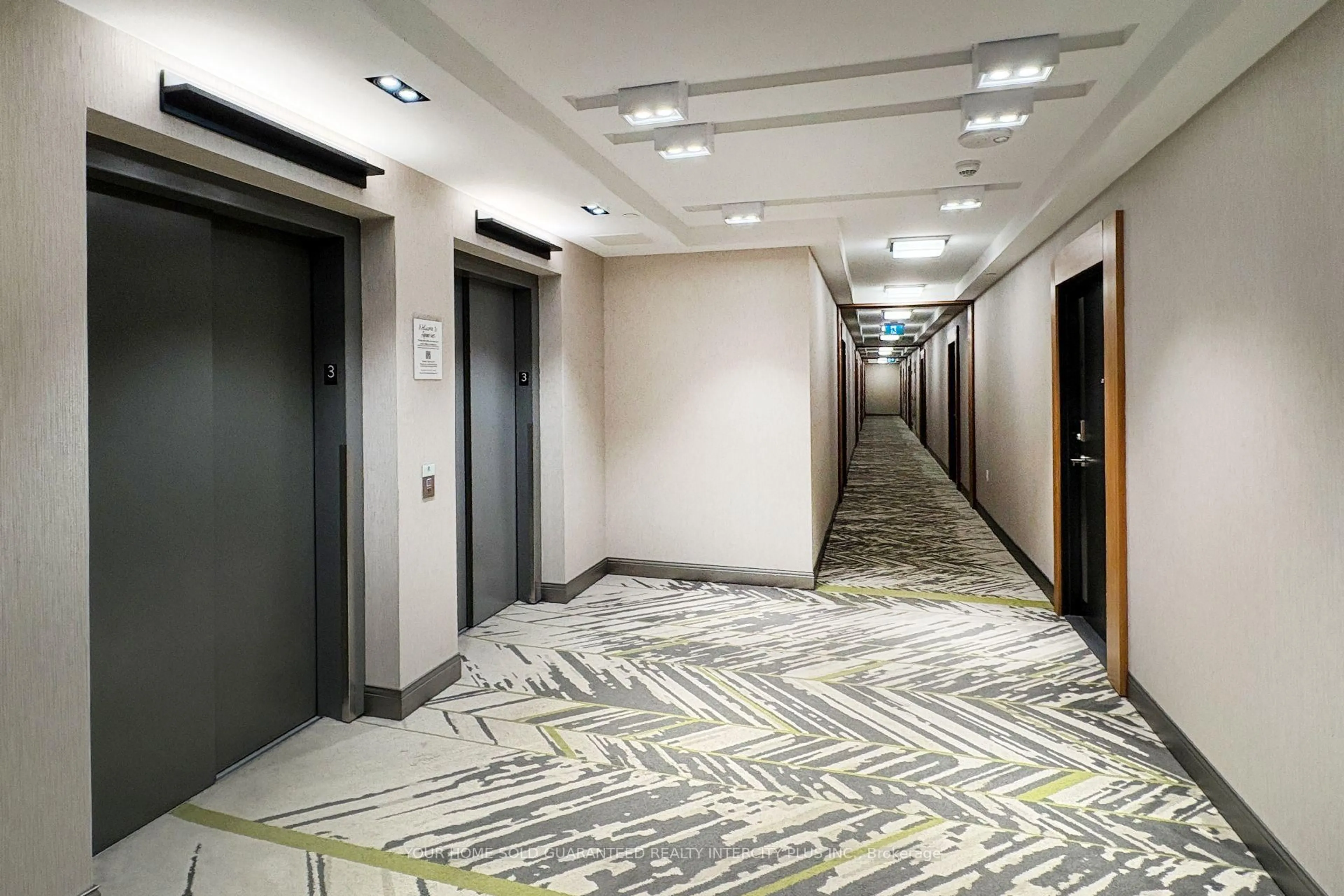 Indoor foyer for 375 Sea Ray Ave #309, Innisfil Ontario L9S 0N9