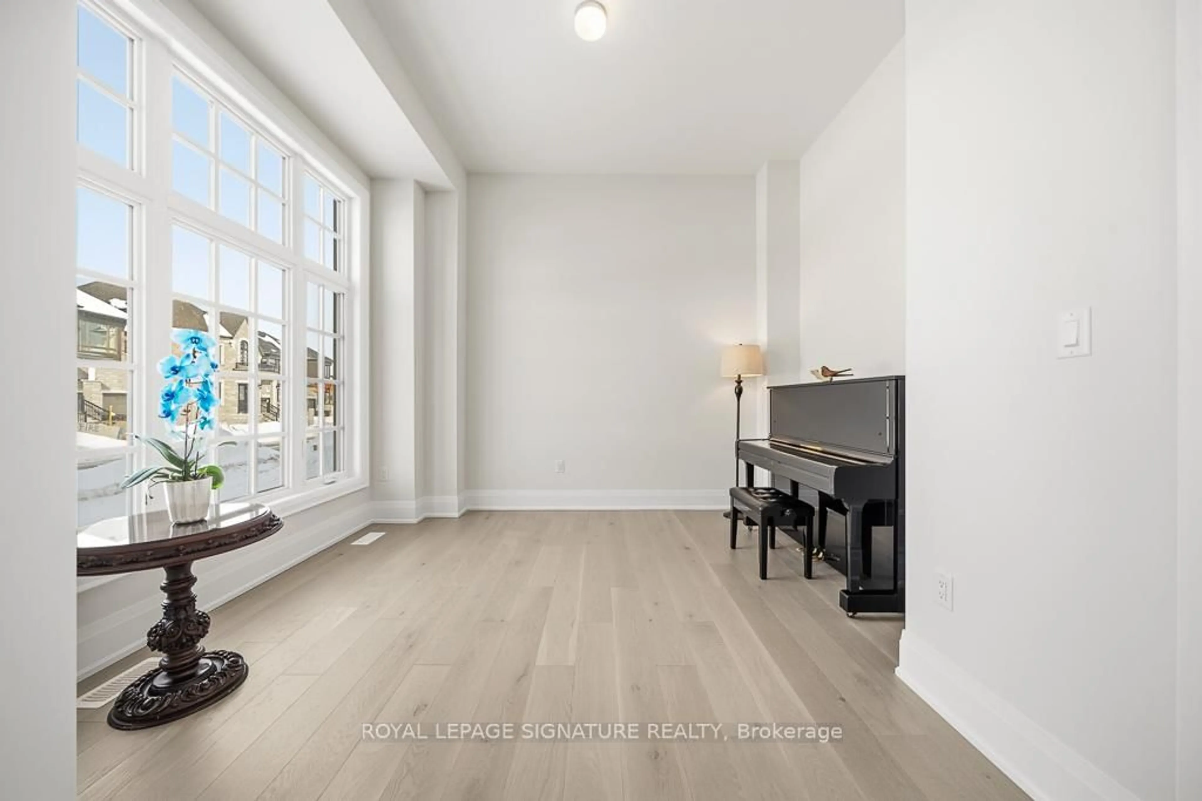 Indoor entryway for 16 Gianvito Cres, King Ontario L7B 0T2