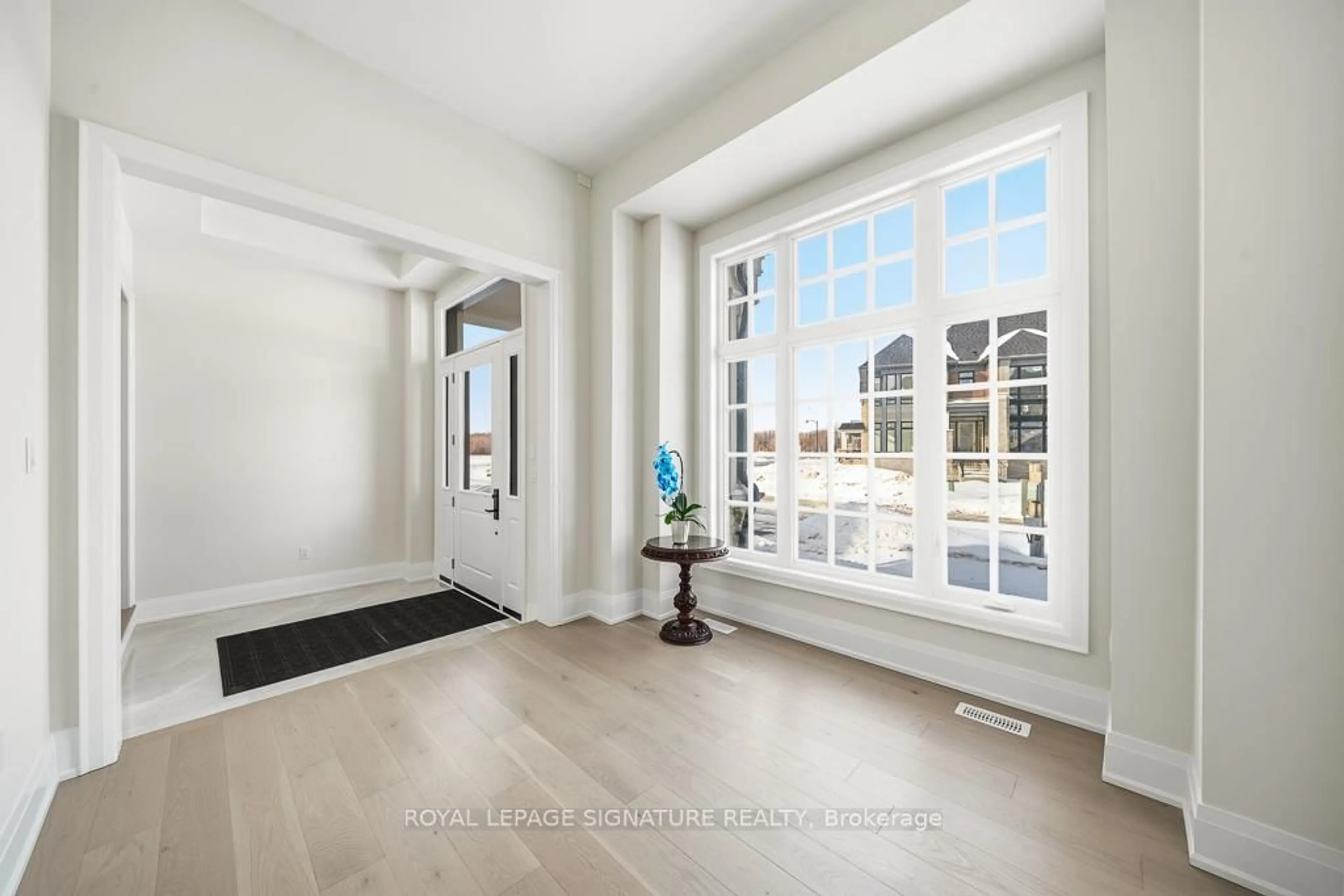 Indoor entryway for 16 Gianvito Cres, King Ontario L7B 0T2