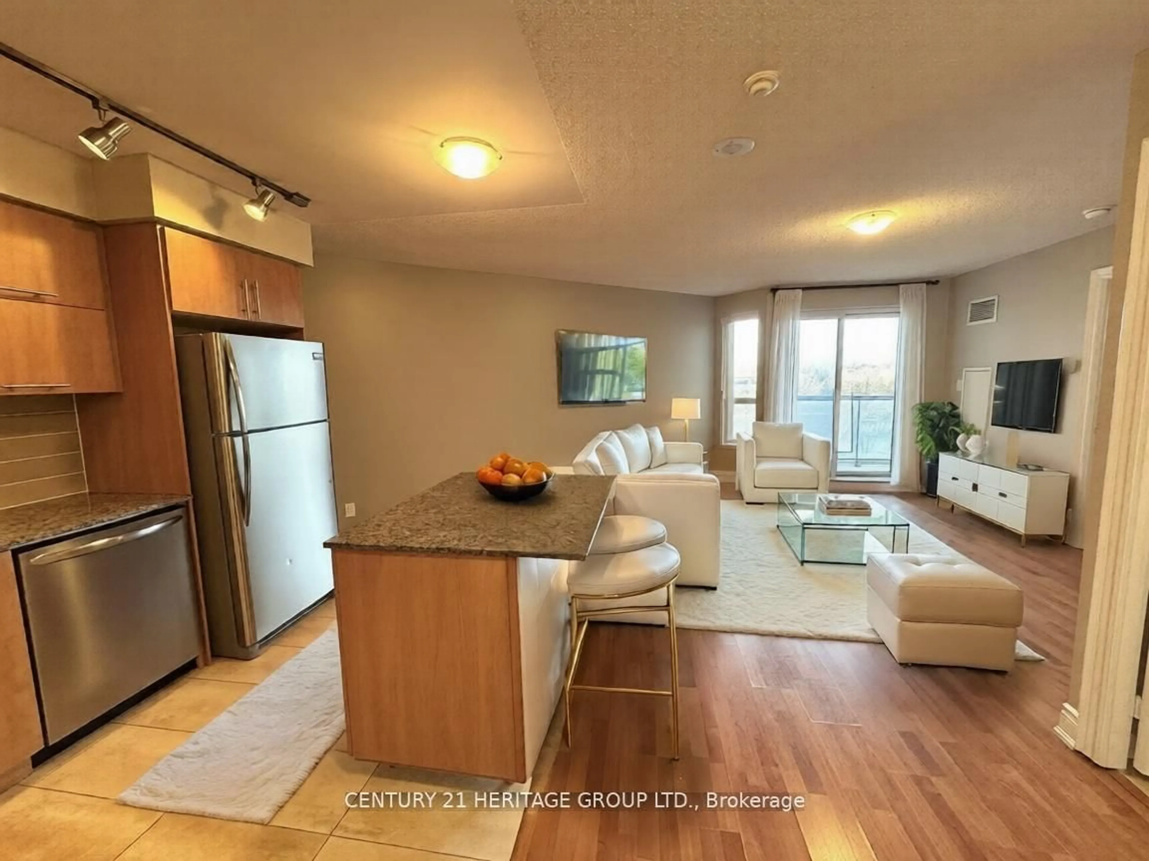 Living room with furniture, wood/laminate floor for 60 South Town Centre Blvd #320, Markham Ontario L6G 0C5