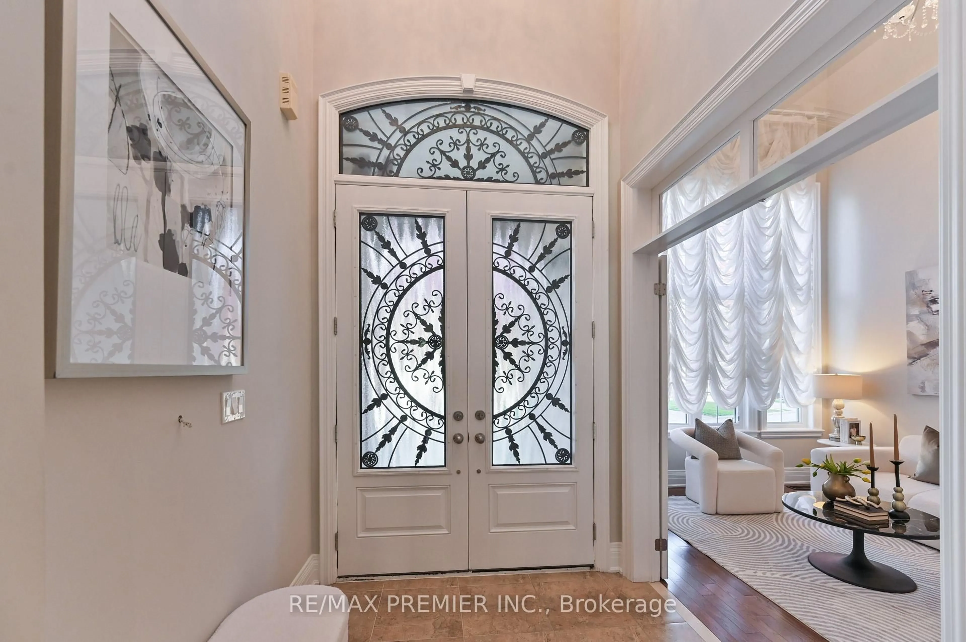Indoor entryway for 64 Heintzman Cres, Vaughan Ontario L6A 4T1