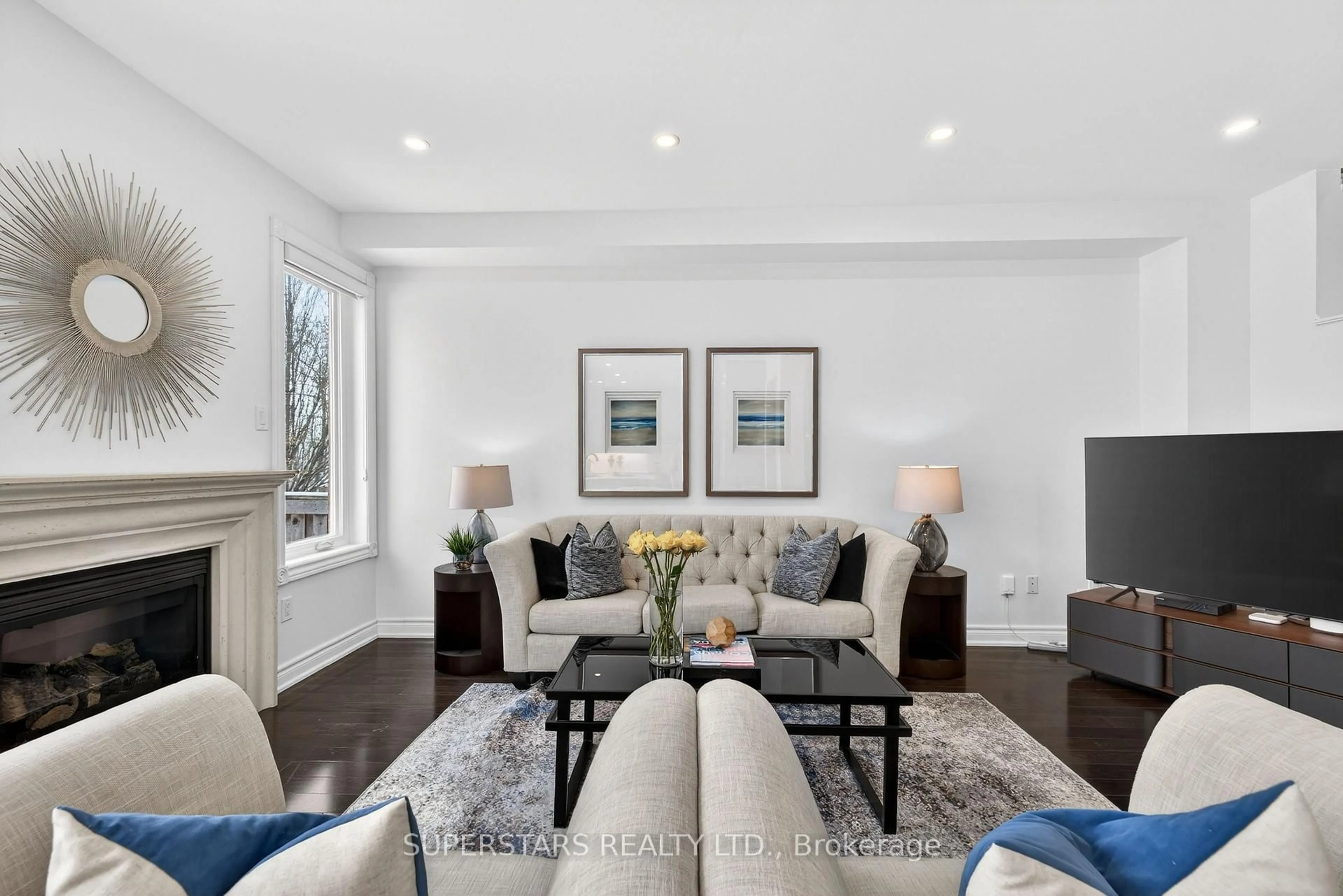 Living room with furniture, unknown for 68 Albright Cres, Richmond Hill Ontario L4E 4Z4