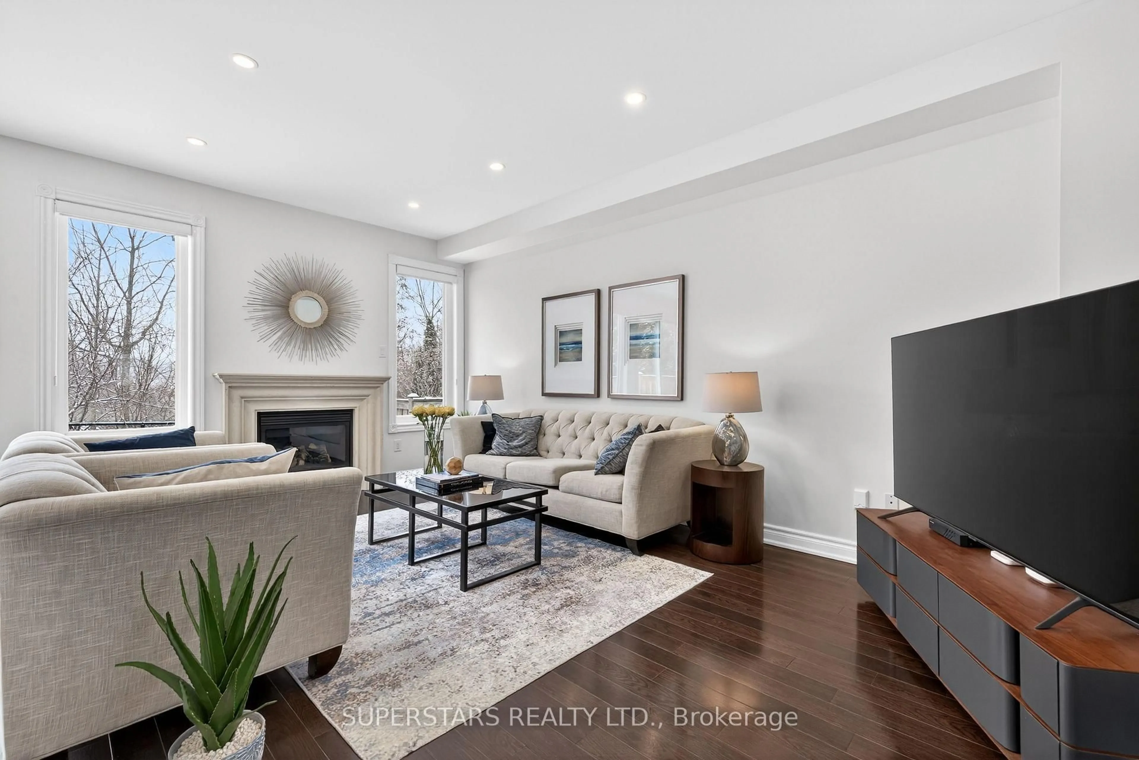 Living room with furniture, unknown for 68 Albright Cres, Richmond Hill Ontario L4E 4Z4