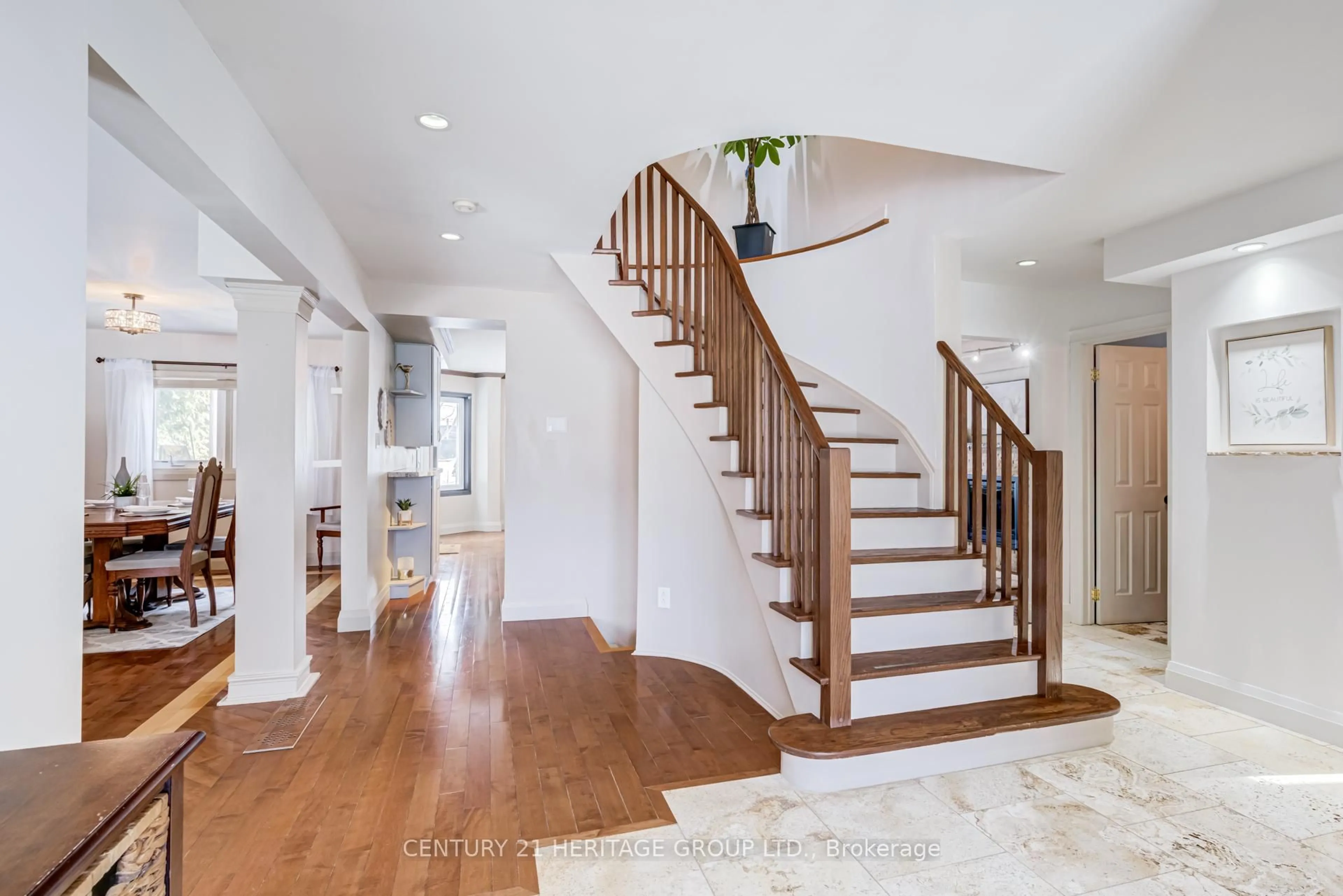 Unknown for 347 Alex Doner Dr, Newmarket Ontario L3X 1G1