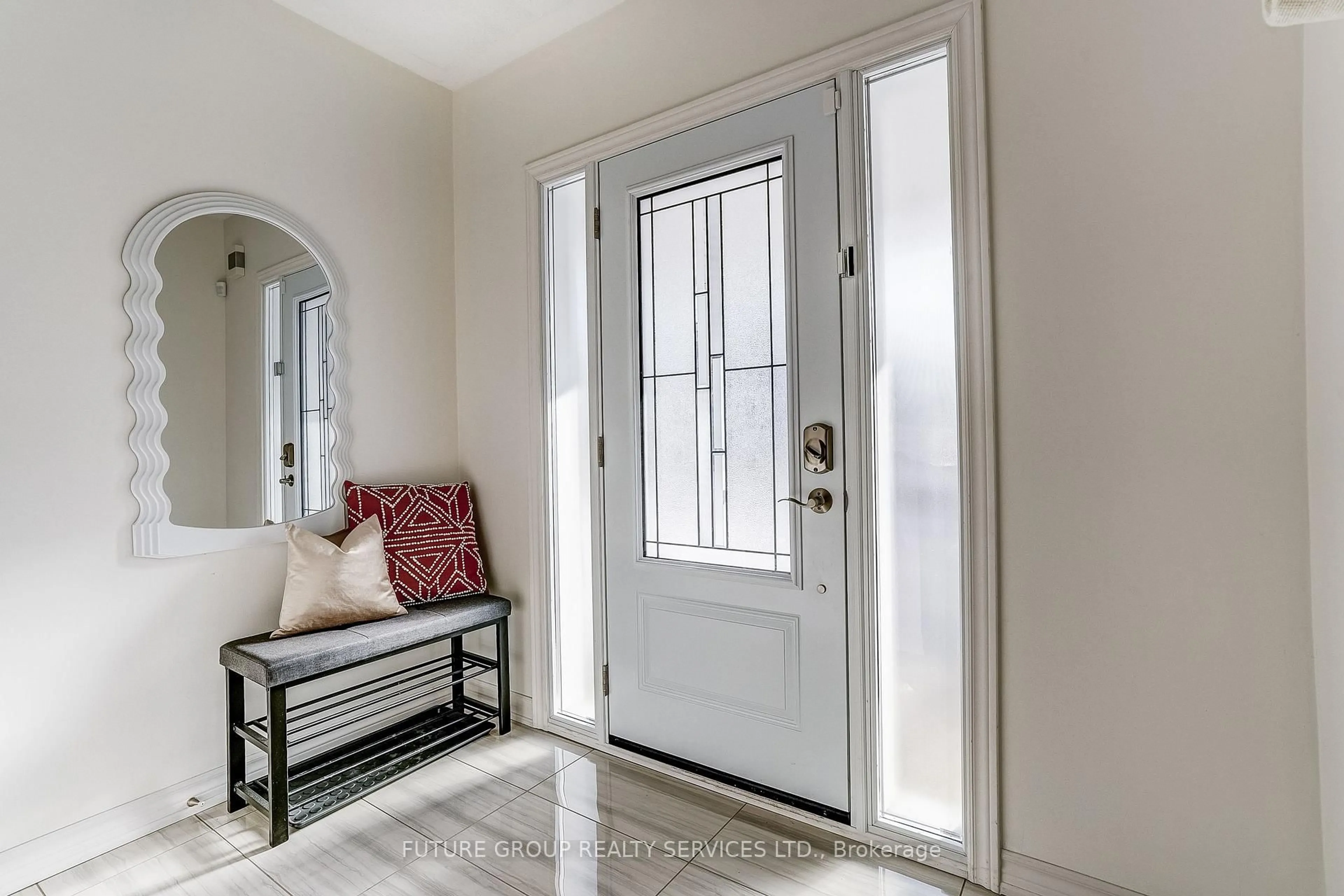 Indoor entryway for 72 Camino Dr, Vaughan Ontario L6A 3W6