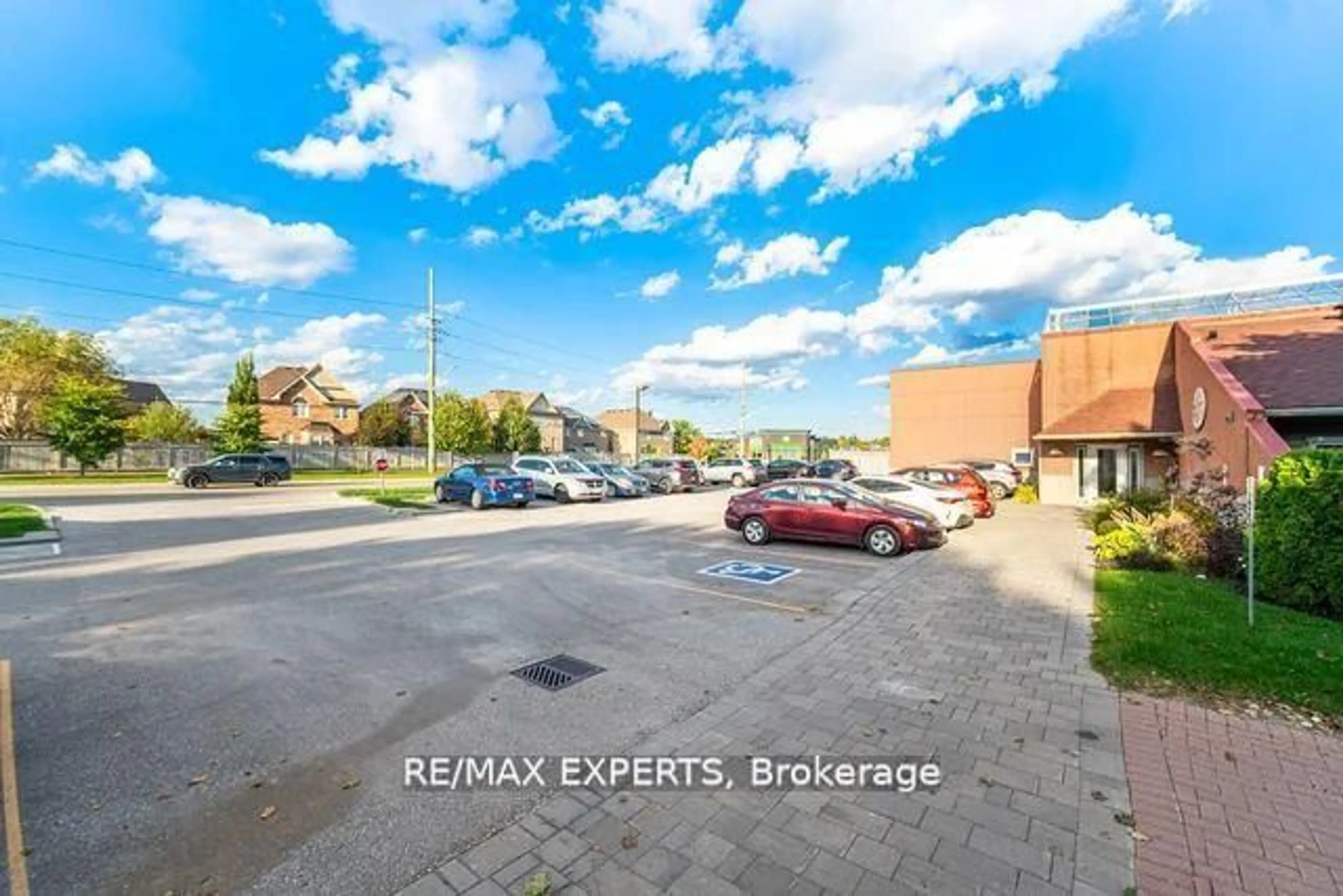 A pic from outside/outdoor area/front of a property/back of a property/a pic from drone, street for 77 Mill St #22, New Tecumseth Ontario L0G 1W0