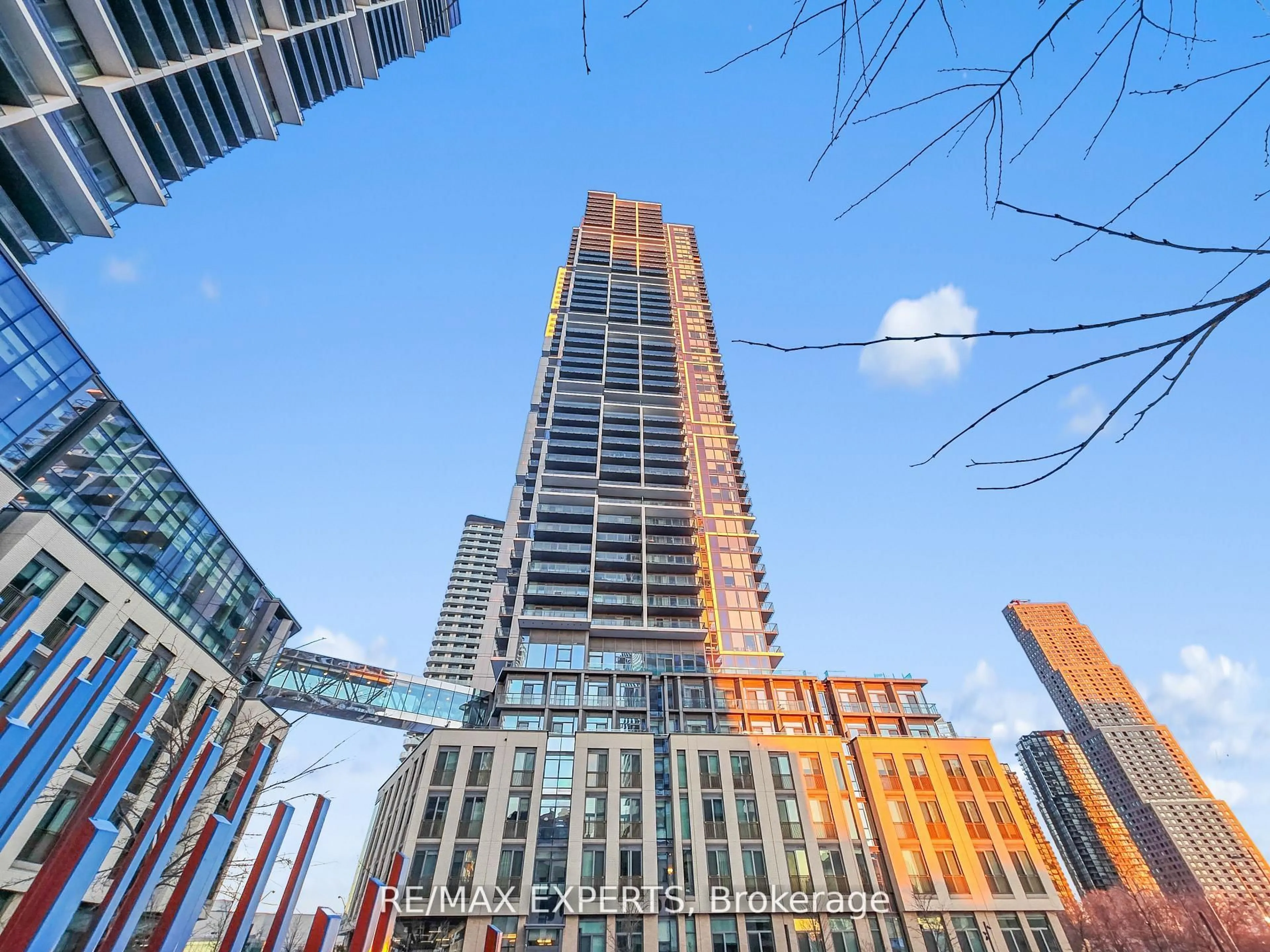 A pic from outside/outdoor area/front of a property/back of a property/a pic from drone, city buildings view from balcony for 7890 Jane St #4701, Vaughan Ontario L4K 0K9