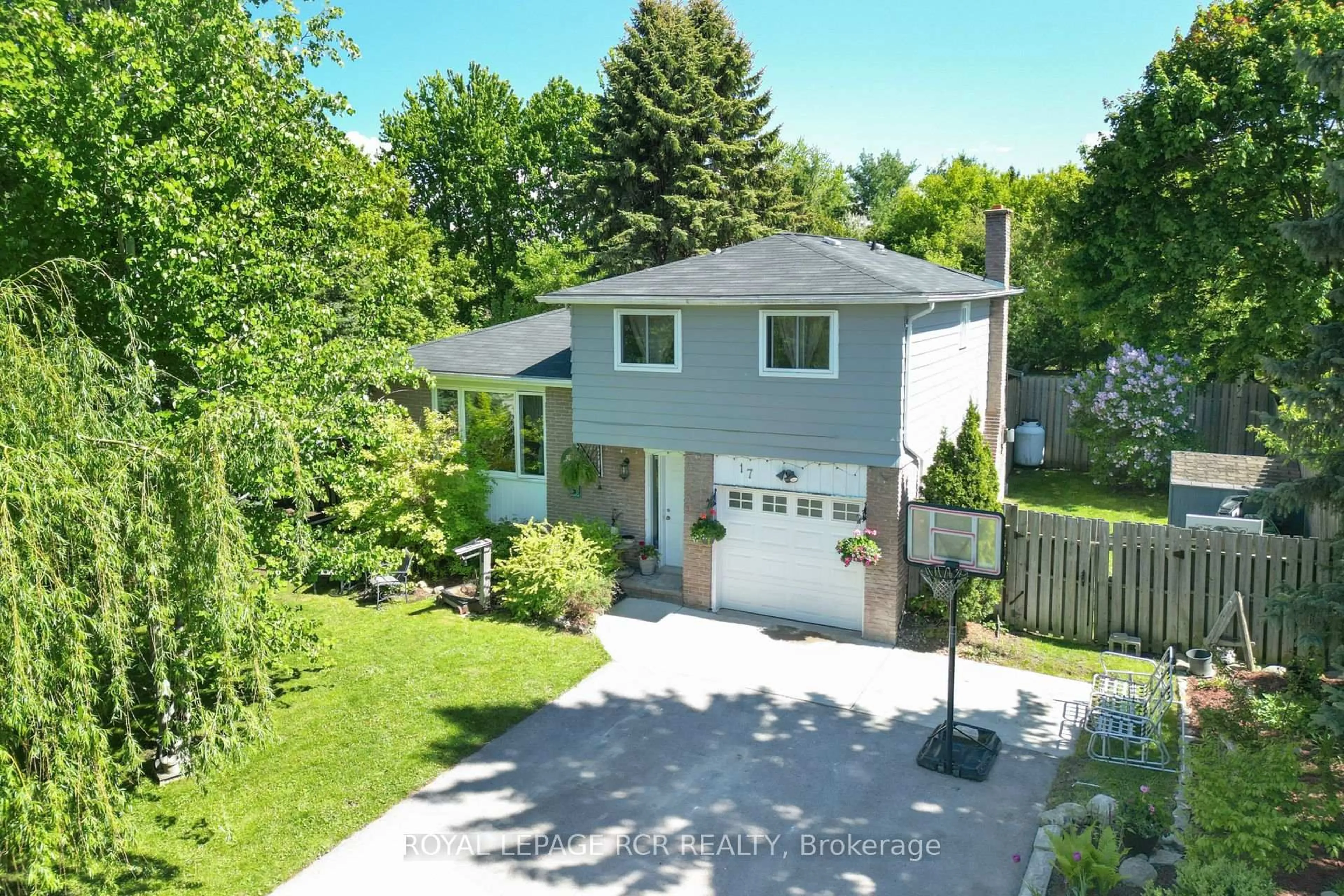 A pic from outside/outdoor area/front of a property/back of a property/a pic from drone, street for 17 Jamieson Dr, Adjala-Tosorontio Ontario L0N 1R0