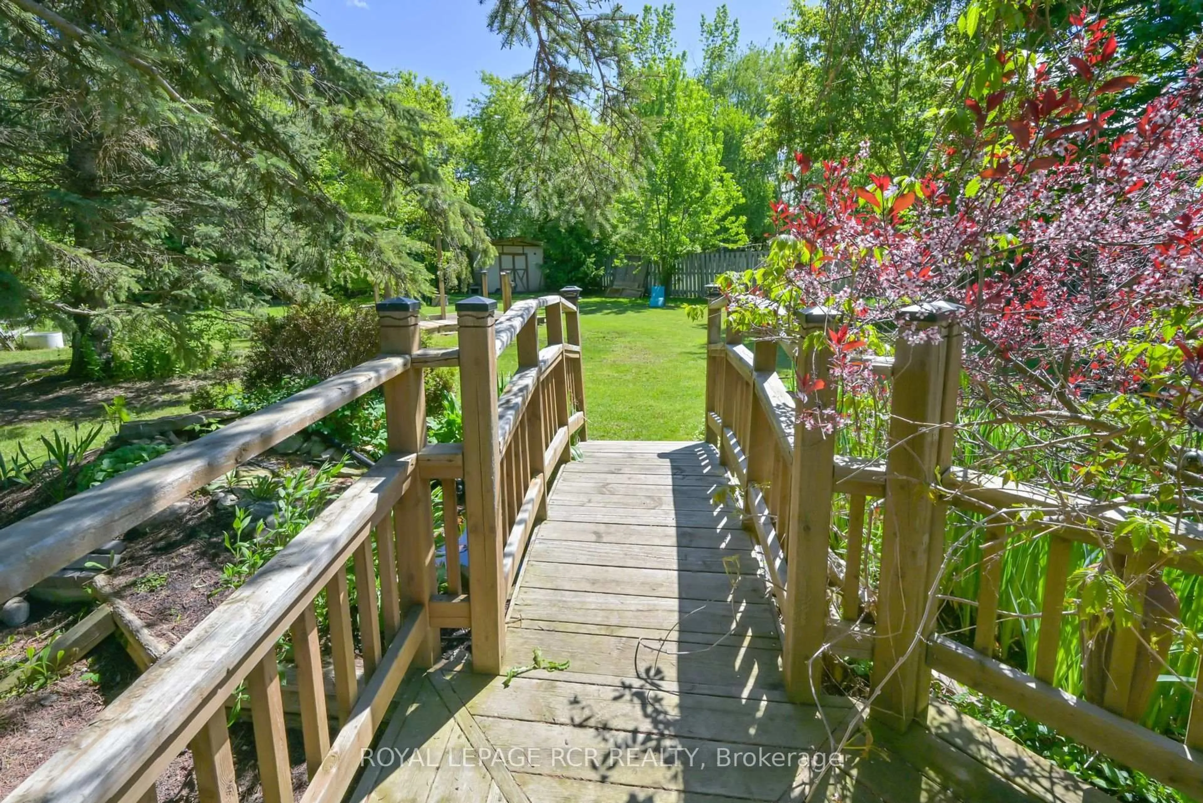 A pic from outside/outdoor area/front of a property/back of a property/a pic from drone, water/lake/river/ocean view for 17 Jamieson Dr, Adjala-Tosorontio Ontario L0N 1R0