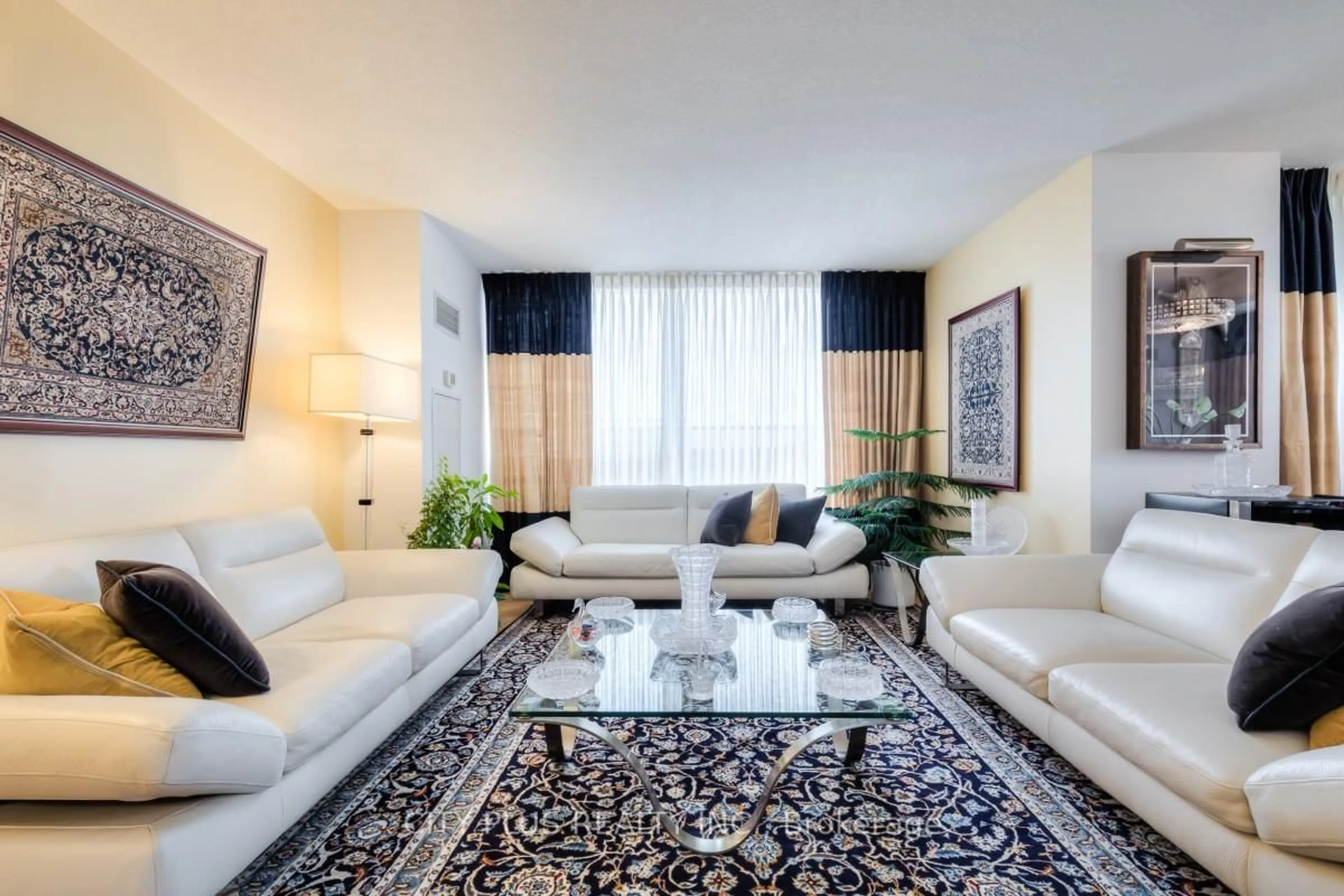 Living room with furniture, carpet floor for 23 Cox Blvd #1077, Markham Ontario L3R 7Z9