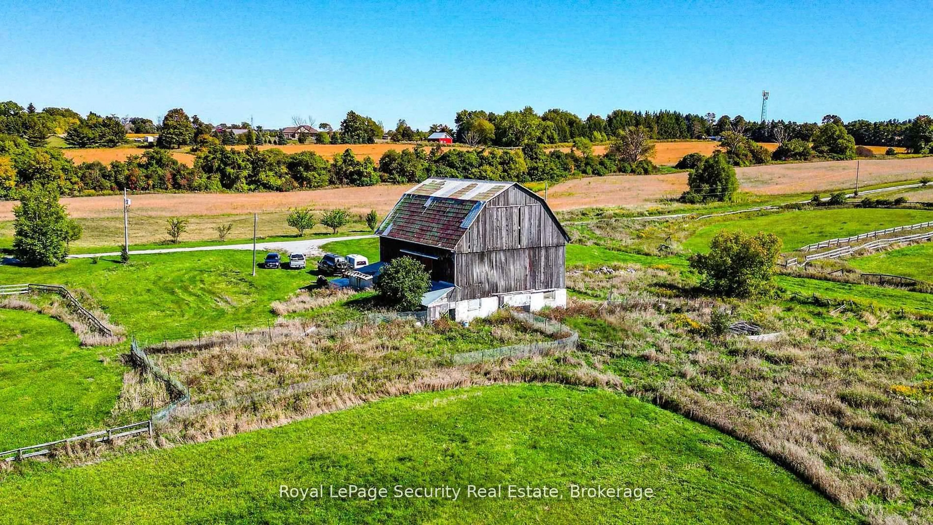 A pic from outside/outdoor area/front of a property/back of a property/a pic from drone, unknown for 3280 19th Sdrd, King Ontario L7B 0G8