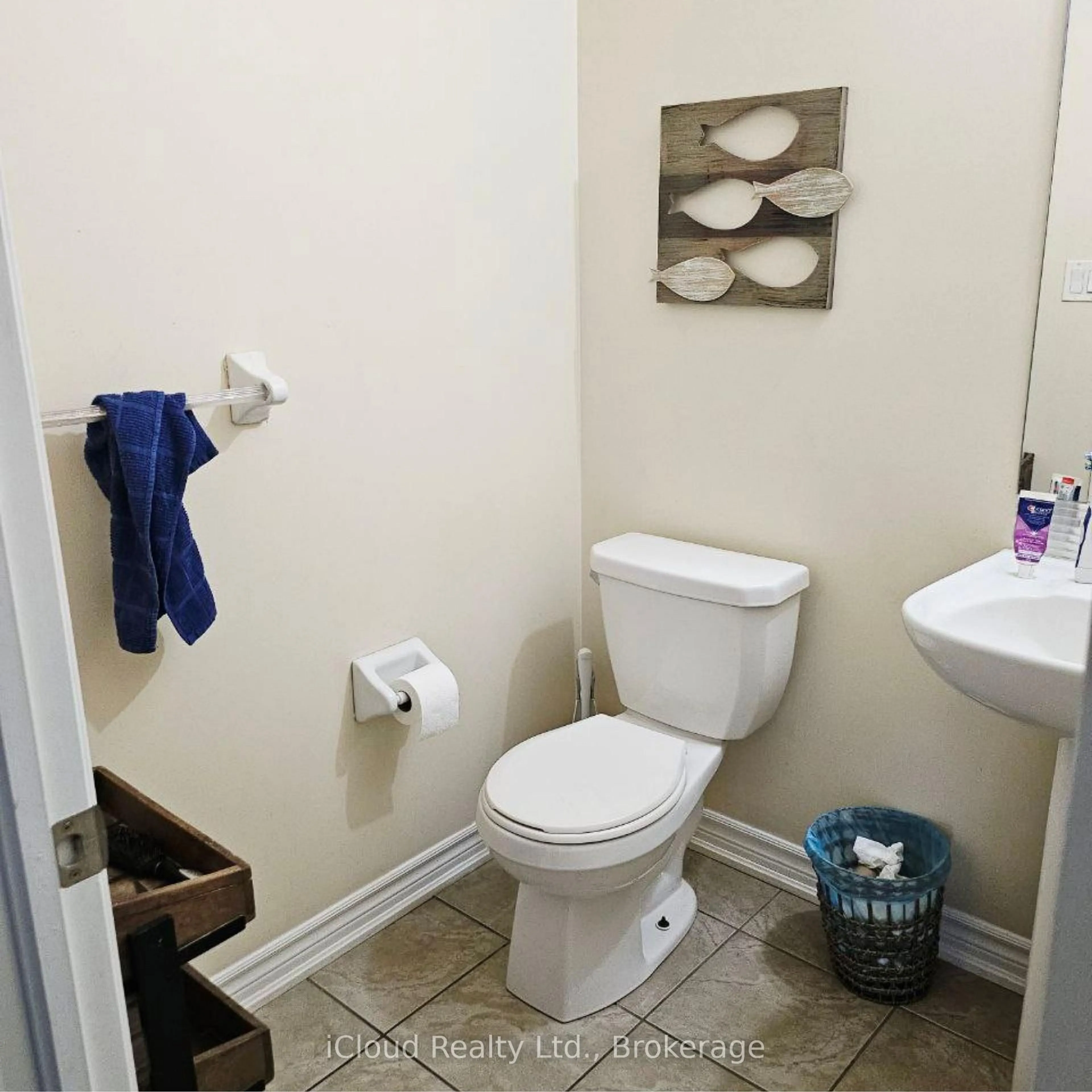 Standard bathroom, unknown for 37 Milson Cres, Essa Ontario L0M 1B4