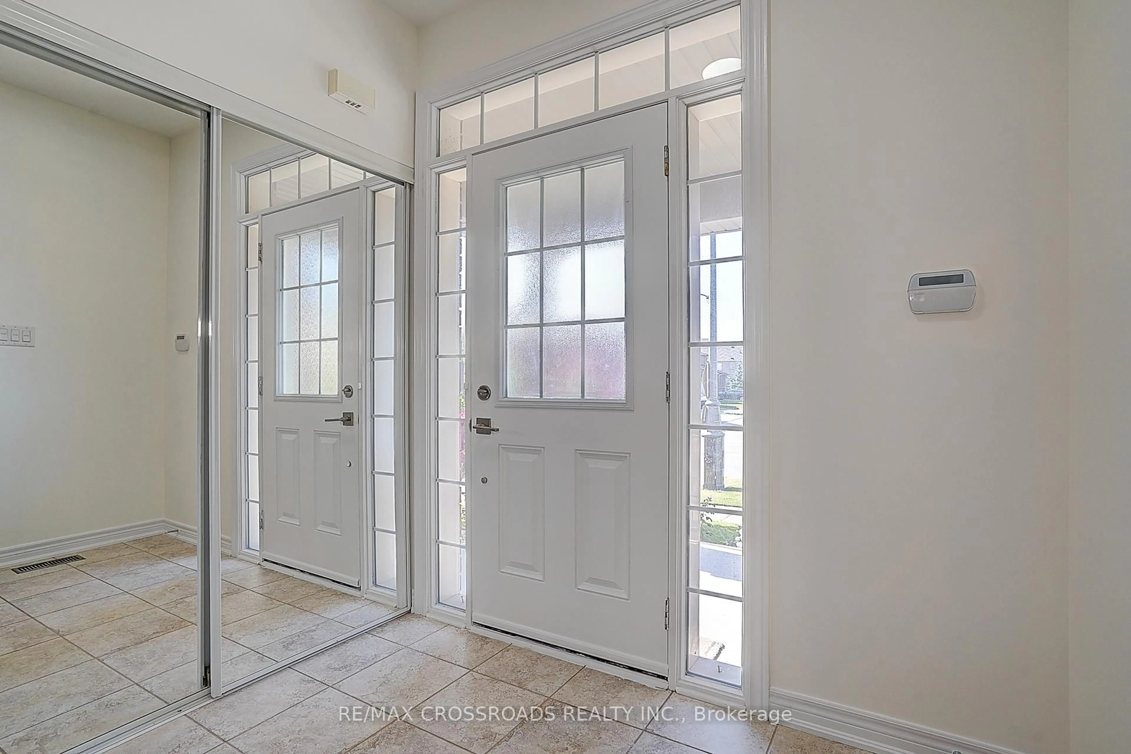 Indoor entryway for 106 Milos Rd, Richmond Hill Ontario L4E 0M3