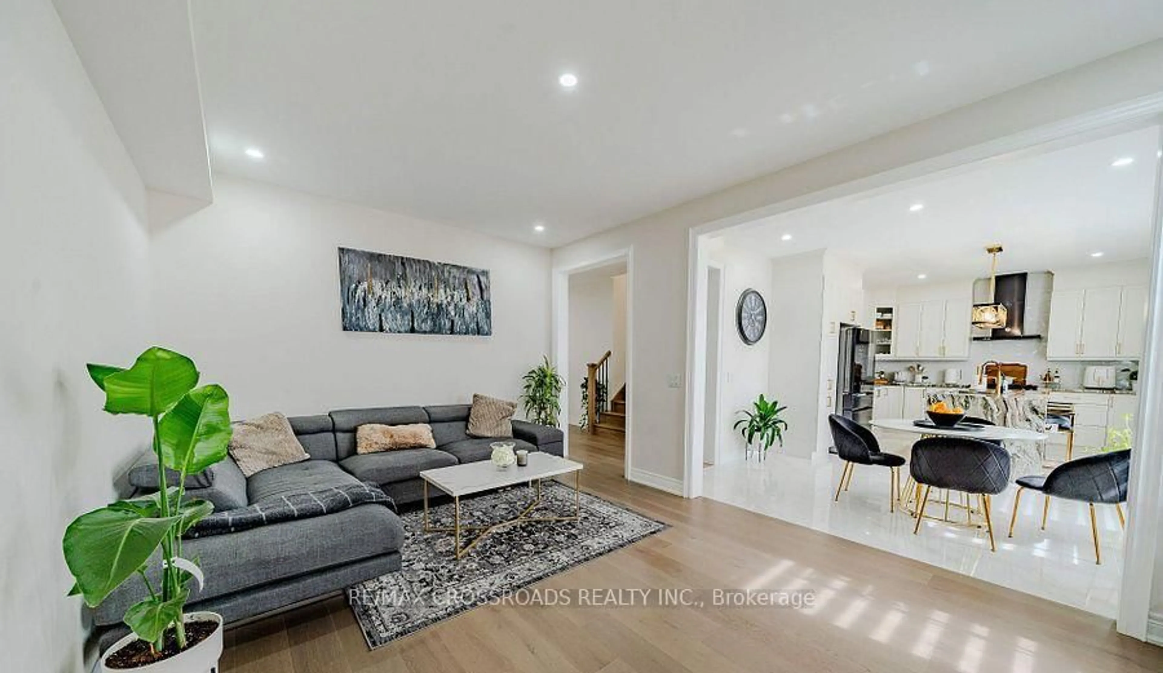 Living room with furniture, unknown for 50 Carriage Shop Bend, East Gwillimbury Ontario L9N 0Y5