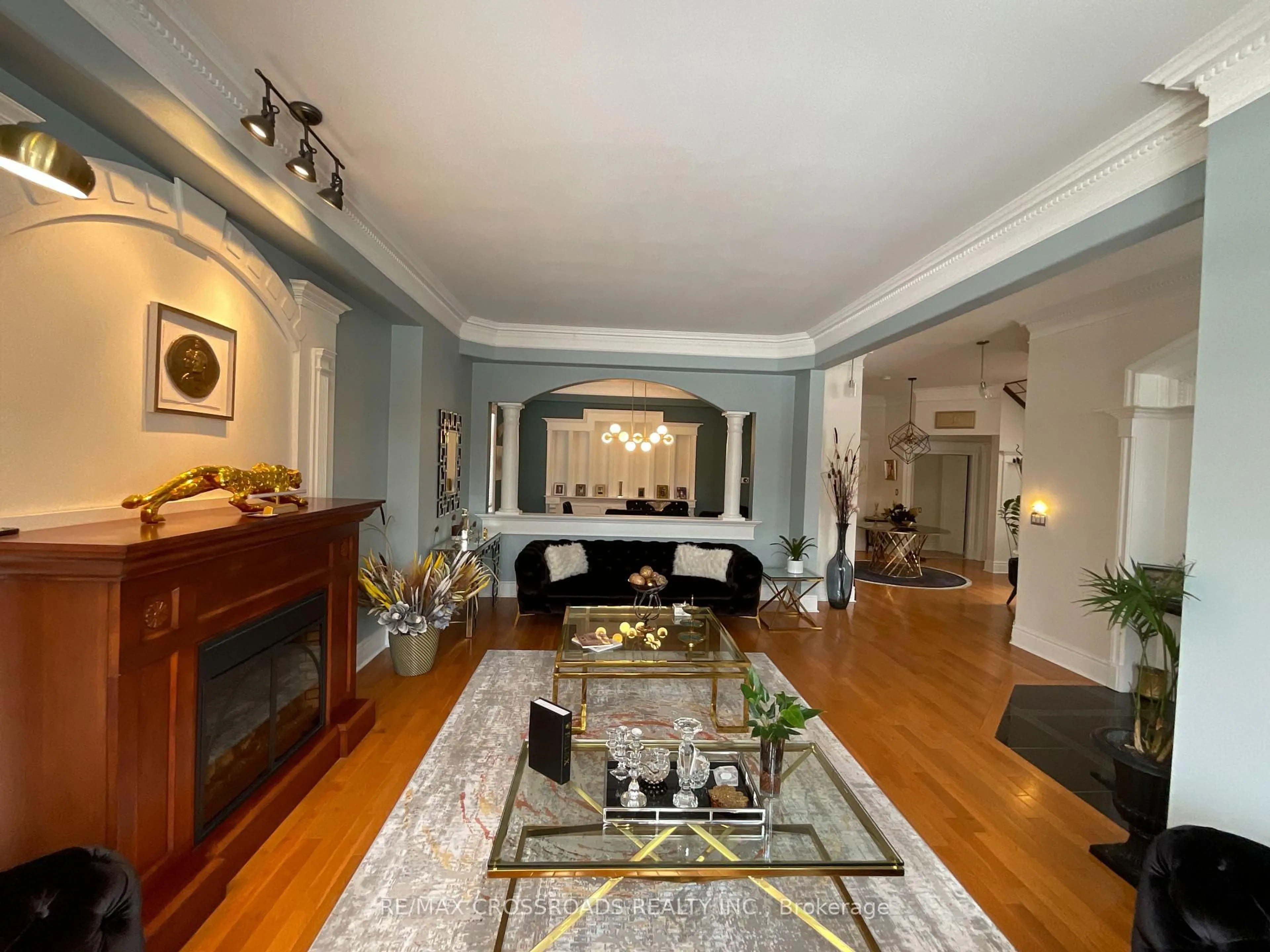 Living room with furniture, unknown for 129 Lakeland Cres, Richmond Hill Ontario L4E 3A1