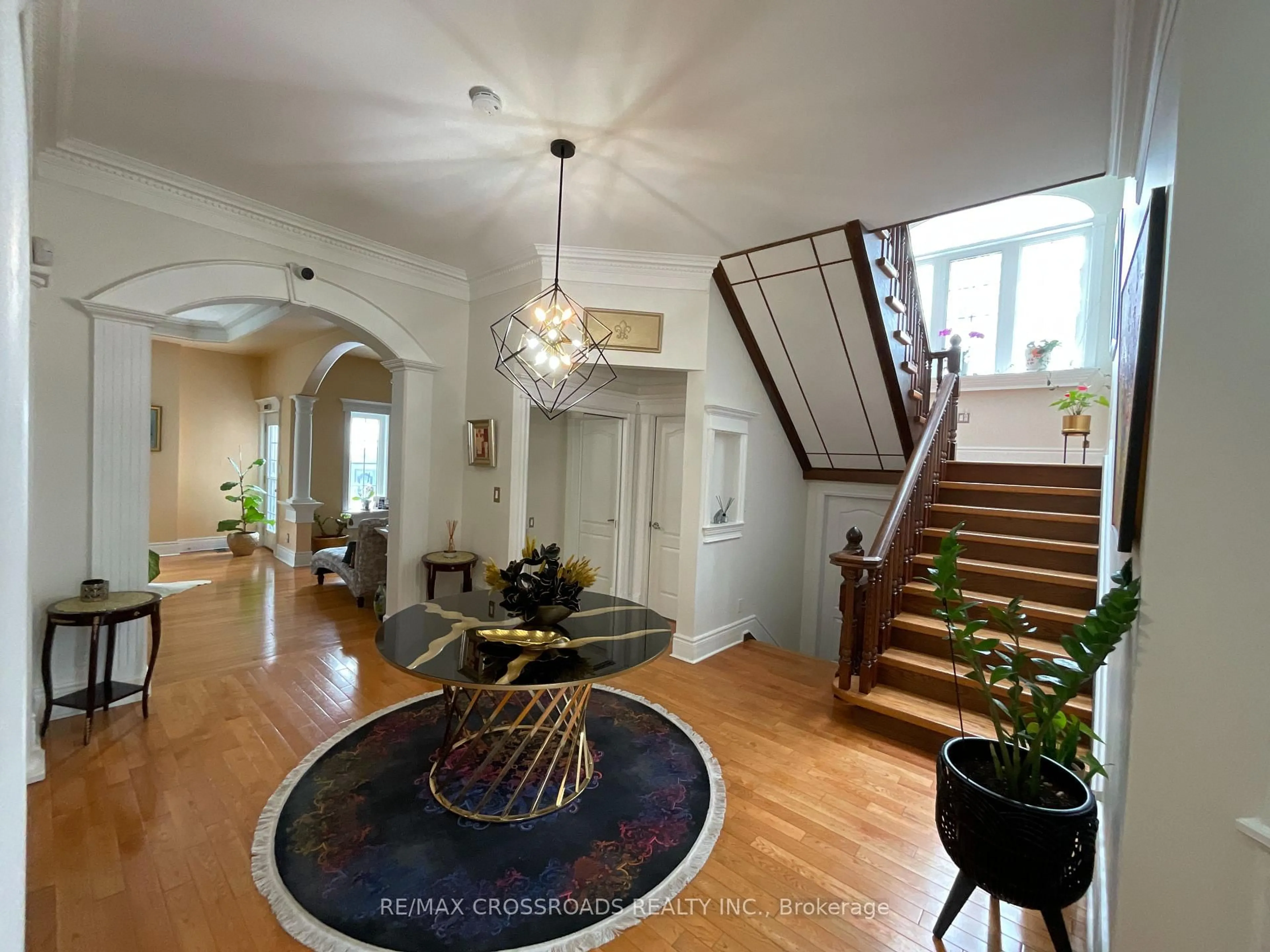 Indoor foyer for 129 Lakeland Cres, Richmond Hill Ontario L4E 3A1