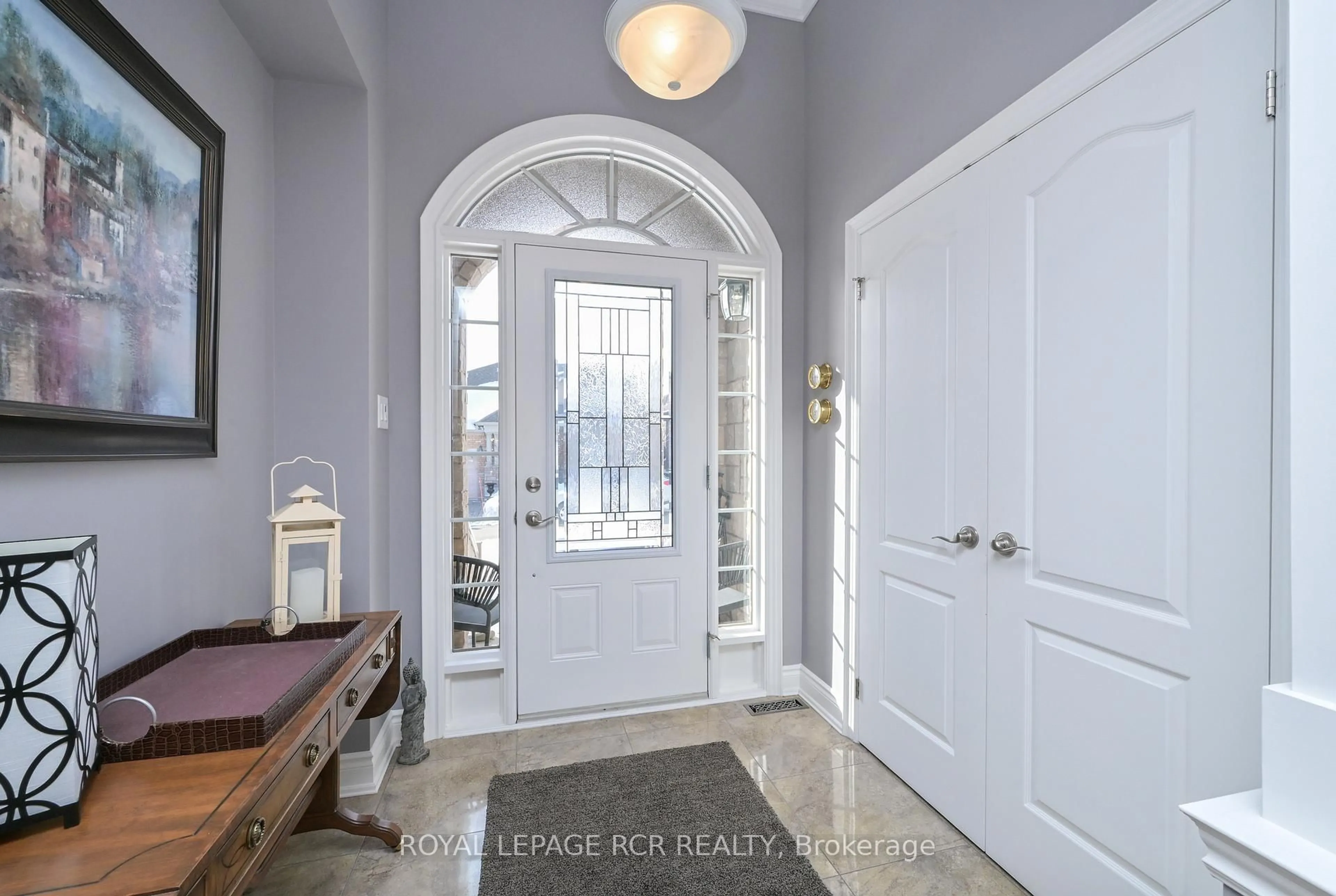 Indoor entryway for 141 Ridge Way, New Tecumseth Ontario L9R 0H3