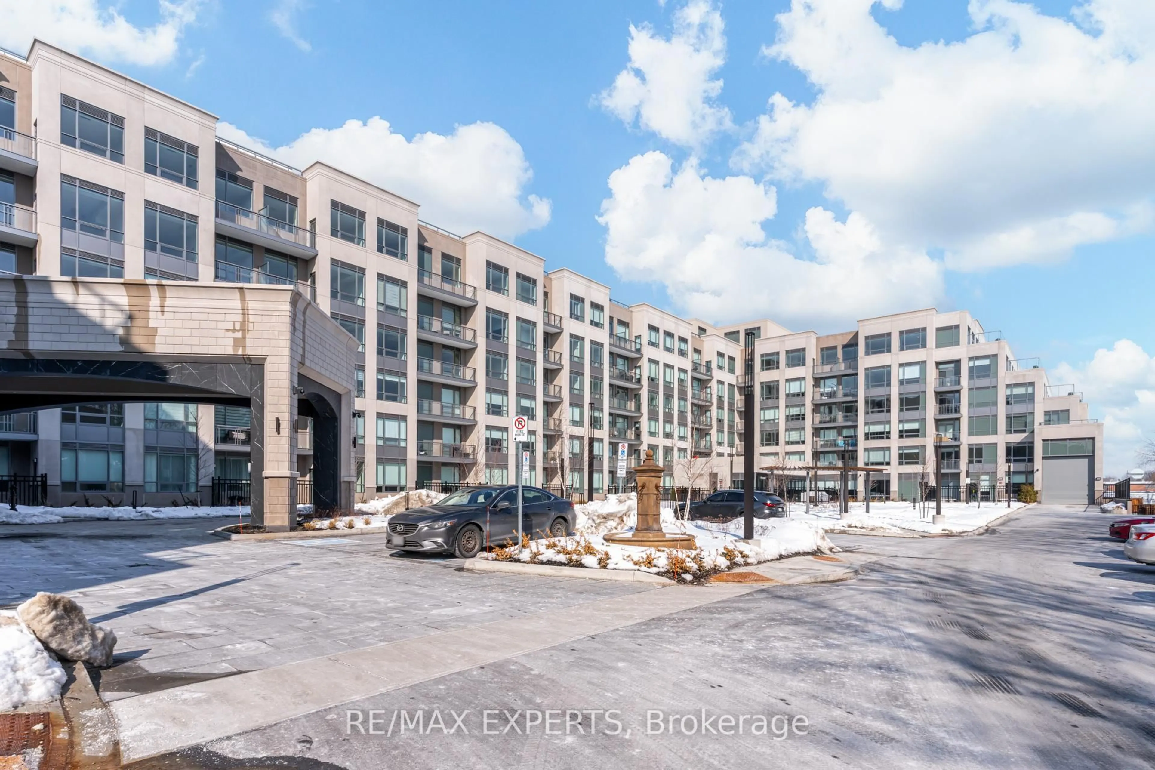 A pic from outside/outdoor area/front of a property/back of a property/a pic from drone, street for 2075 King Rd #336, King Ontario L7B 0R6