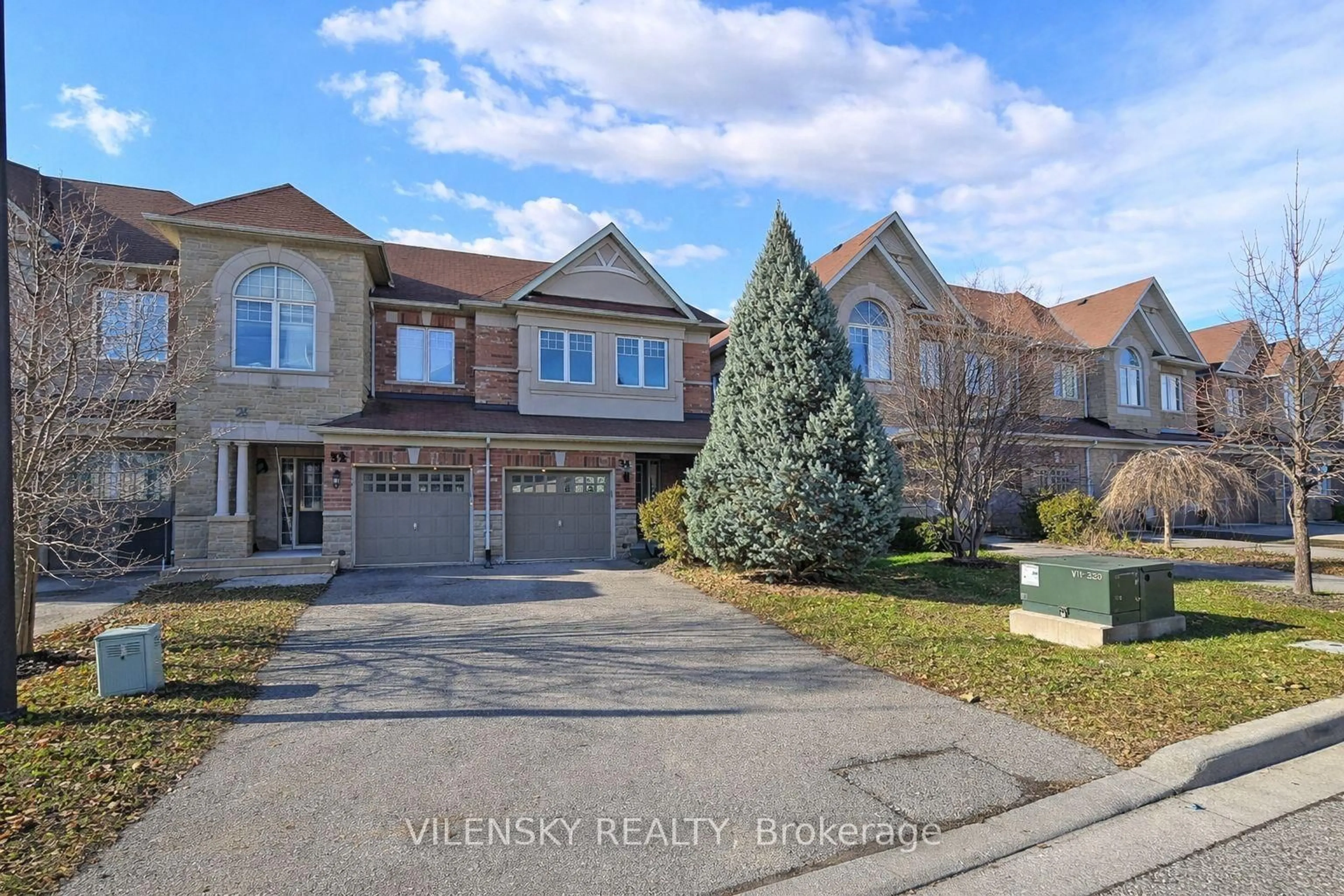 A pic from outside/outdoor area/front of a property/back of a property/a pic from drone, street for 34 Elihof Dr, Vaughan Ontario L6A 4N4